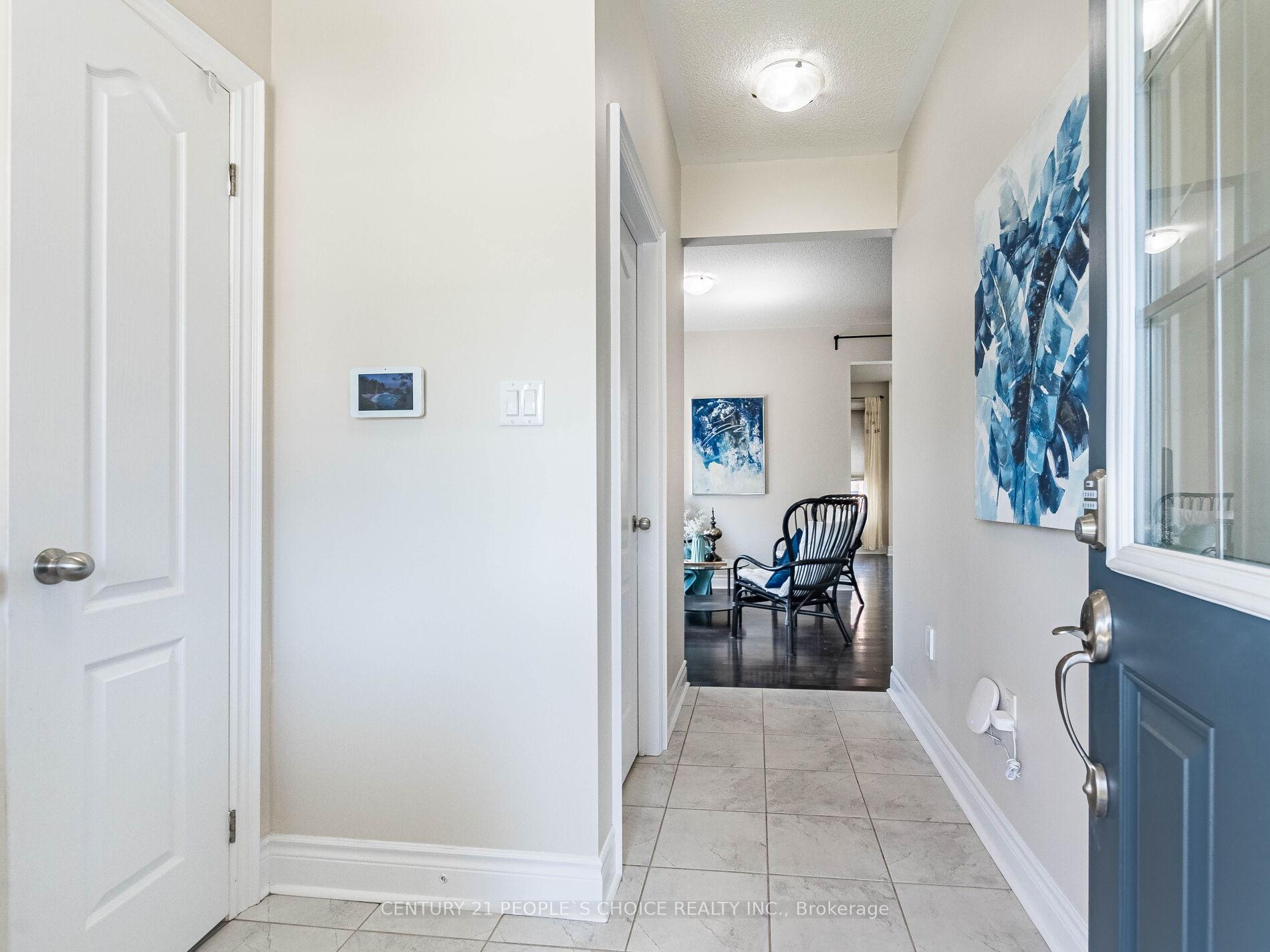 Photo 3 of 4 Dunley Crescent, Brampton, Credit Valley — HOMEH