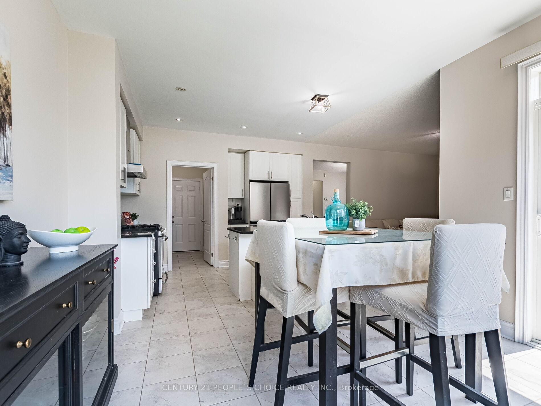 Photo 10 of 4 Dunley Crescent, Brampton, Credit Valley — HOMEH