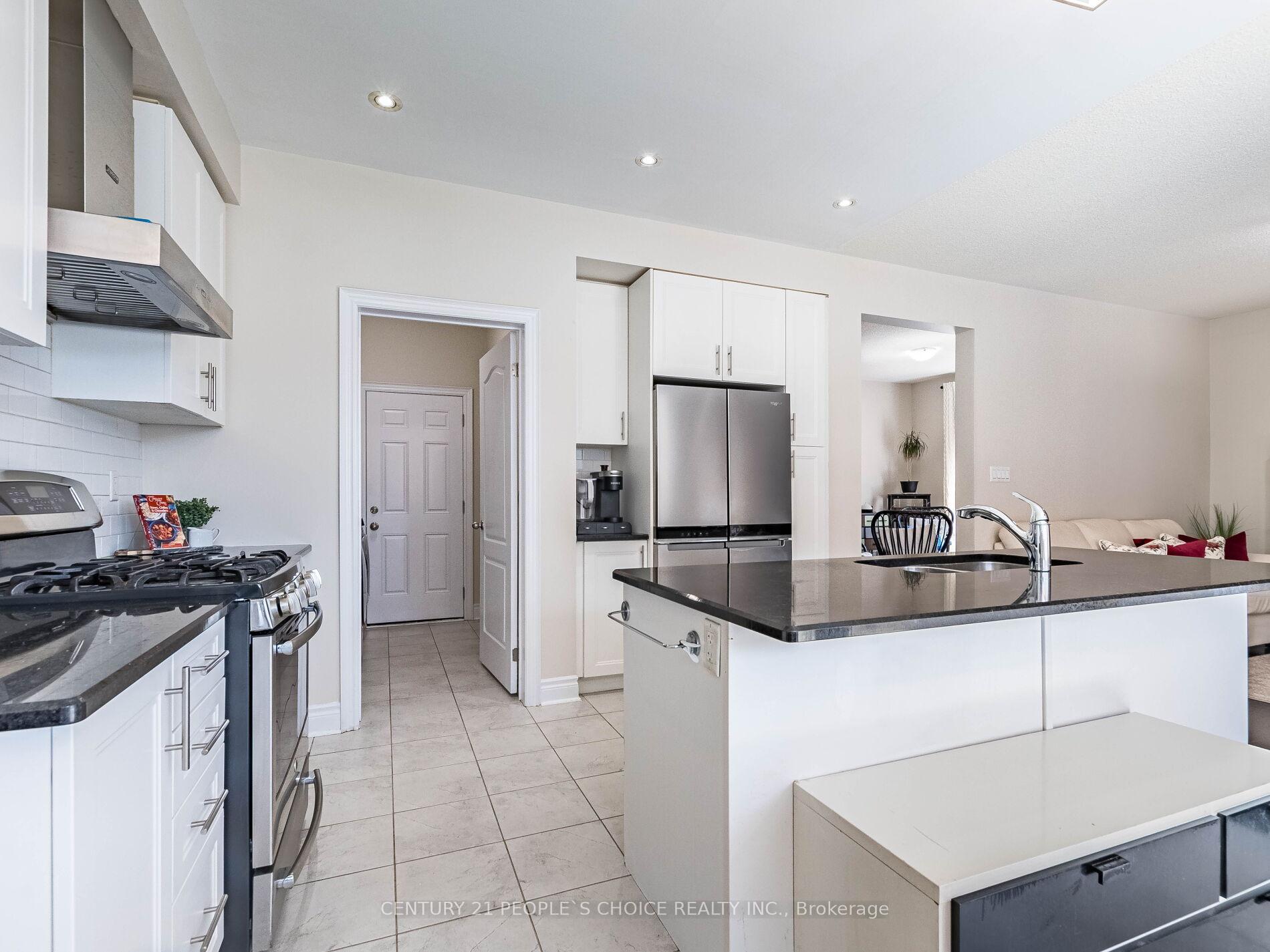 Photo 11 of 4 Dunley Crescent, Brampton, Credit Valley — HOMEH