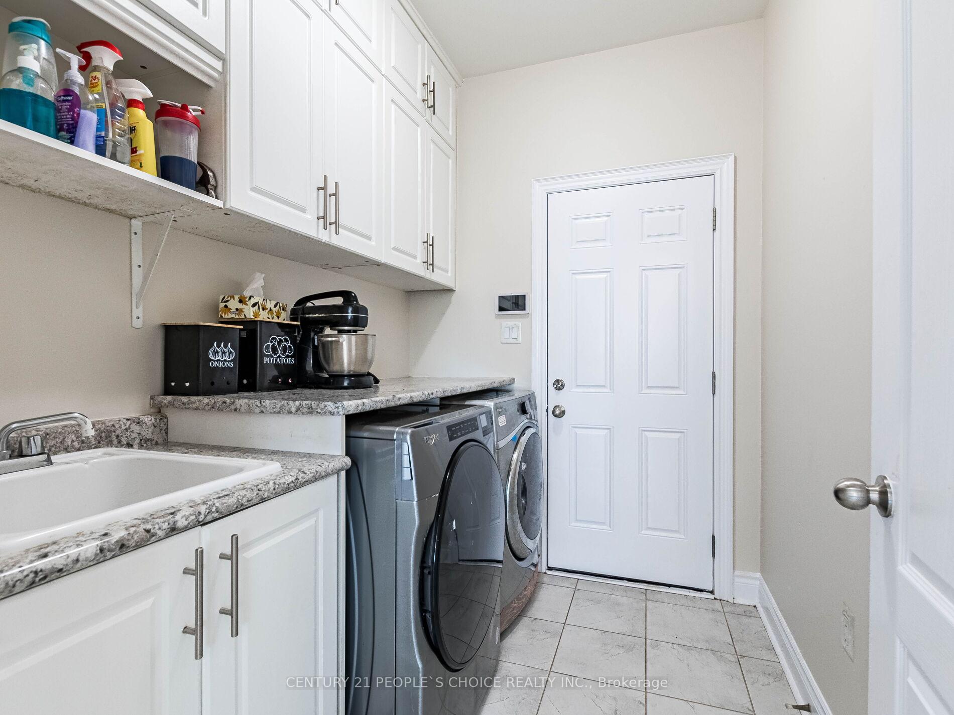 Photo 13 of 4 Dunley Crescent, Brampton, Credit Valley — HOMEH