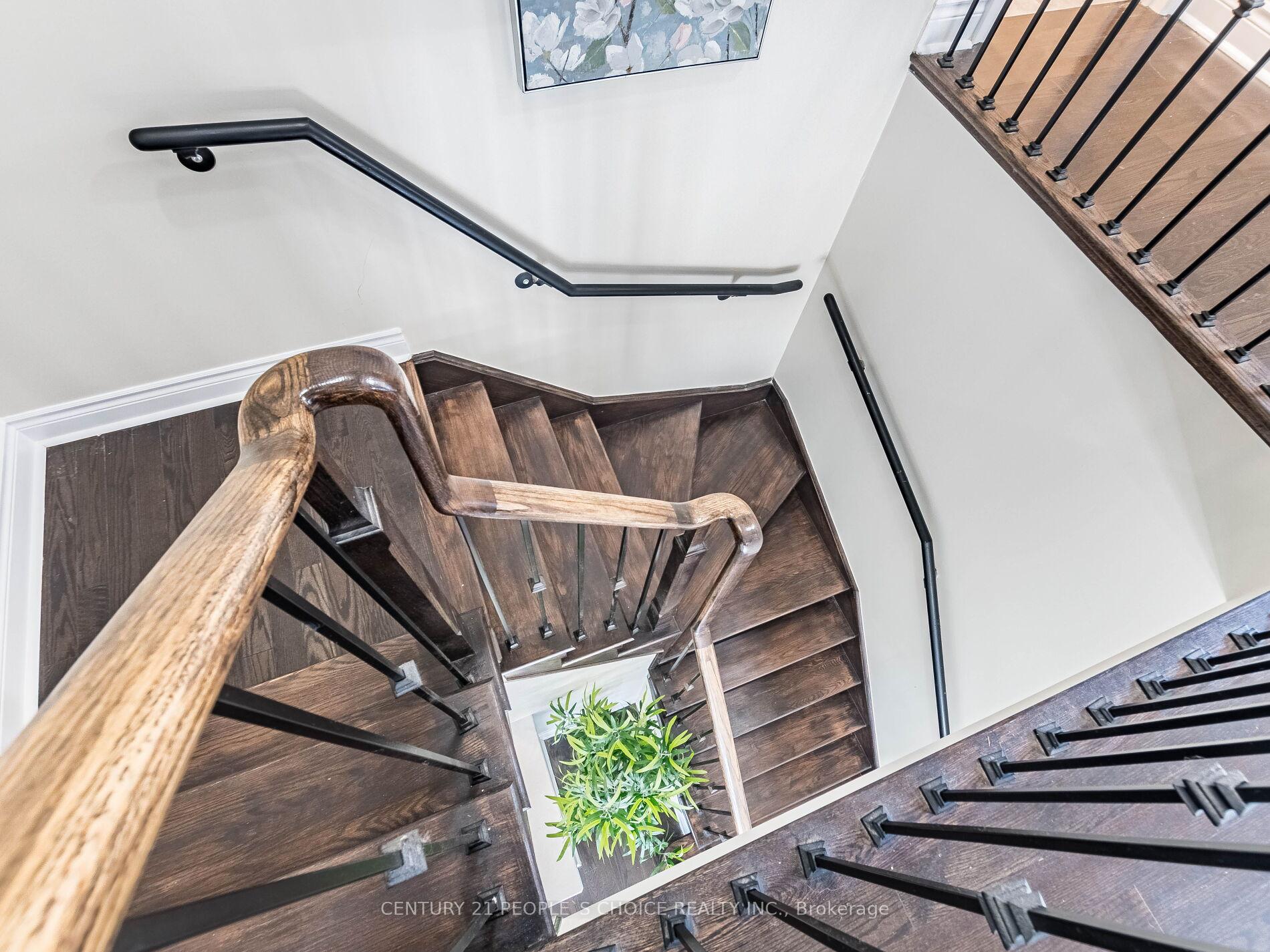Photo 18 of 4 Dunley Crescent, Brampton, Credit Valley — HOMEH