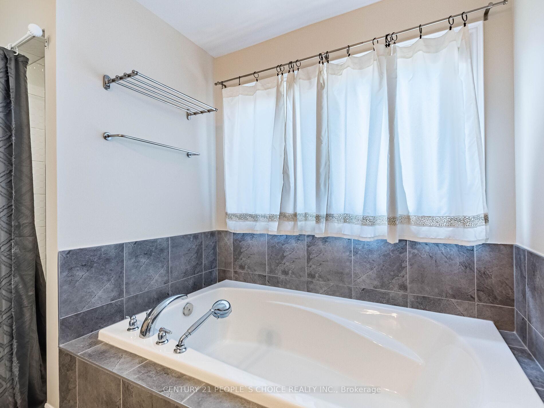 Photo 19 of 4 Dunley Crescent, Brampton, Credit Valley — HOMEH