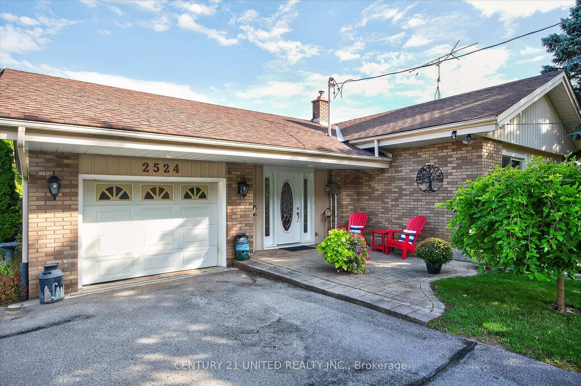 Front of 2524 Sherbrooke Street W