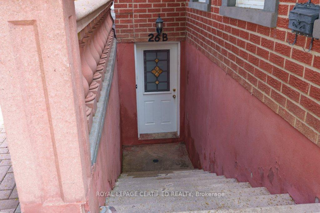 Photo 5 of 26 Madrid Crescent, Brampton, Central Park — HOMEH