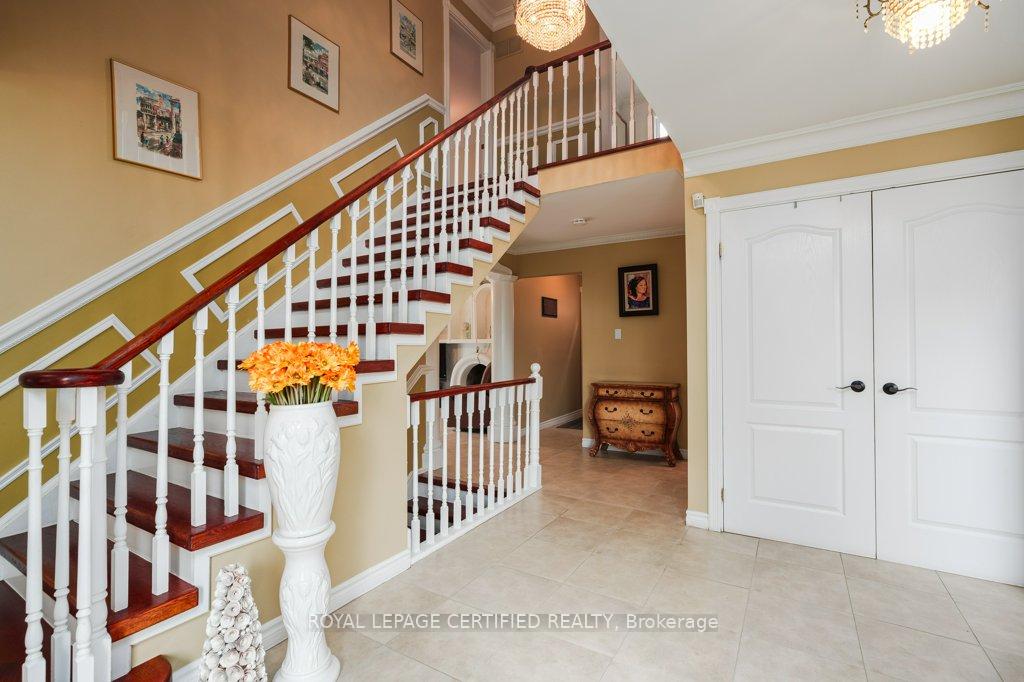 Photo 8 of 26 Madrid Crescent, Brampton, Central Park — HOMEH
