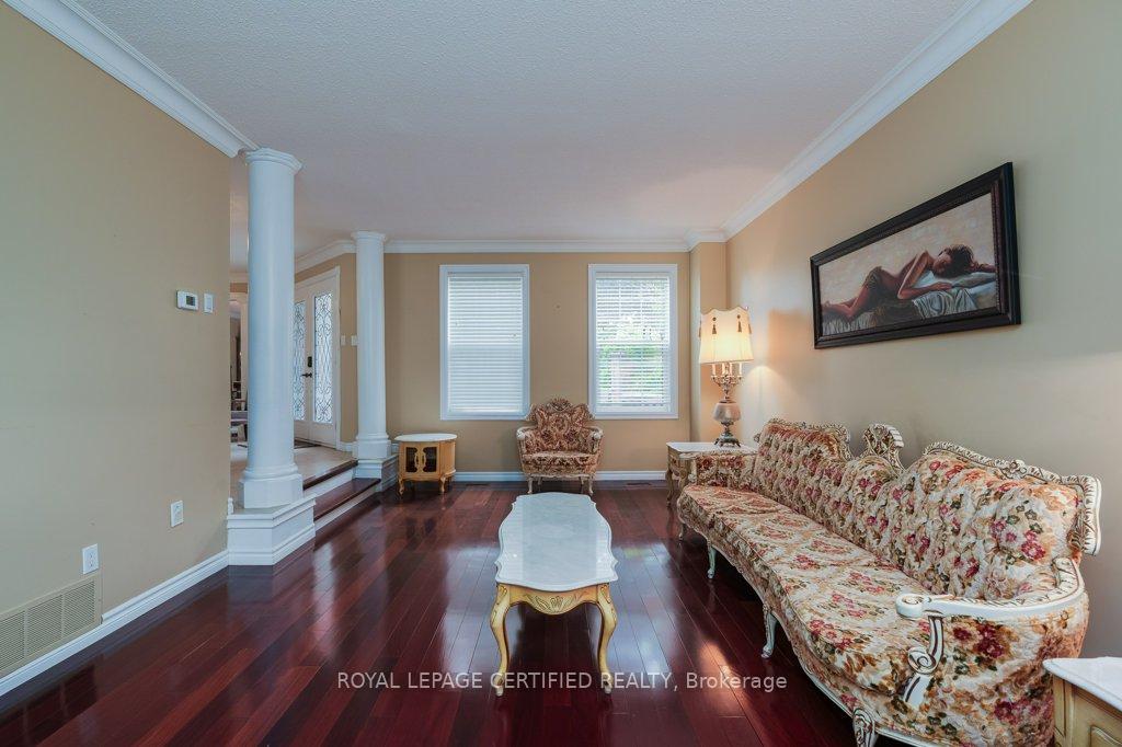 Photo 11 of 26 Madrid Crescent, Brampton, Central Park — HOMEH