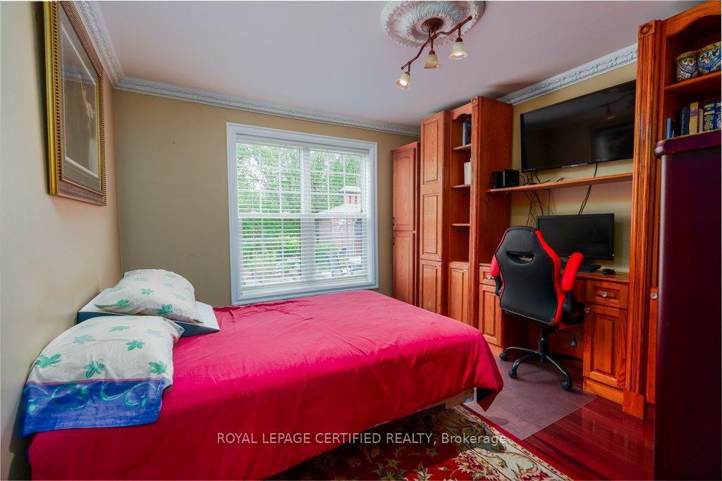 Photo 12 of 26 Madrid Crescent, Brampton, Central Park — HOMEH