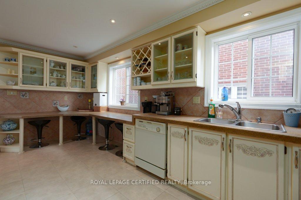 Photo 19 of 26 Madrid Crescent, Brampton, Central Park — HOMEH
