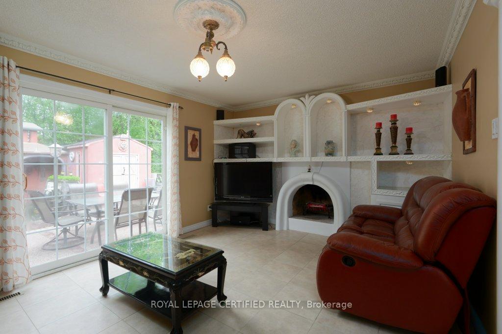 Photo 18 of 26 Madrid Crescent, Brampton, Central Park — HOMEH