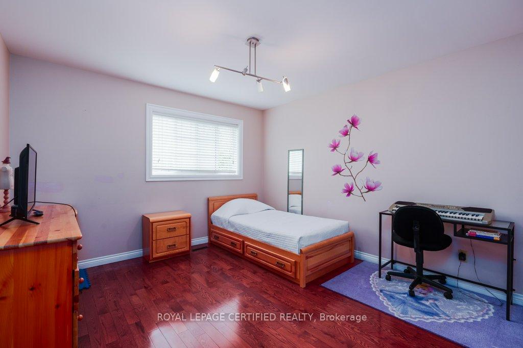 Photo 21 of 26 Madrid Crescent, Brampton, Central Park — HOMEH