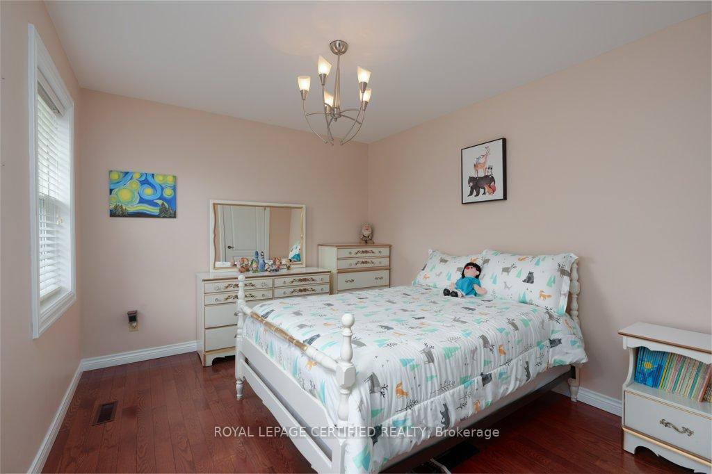 Photo 23 of 26 Madrid Crescent, Brampton, Central Park — HOMEH