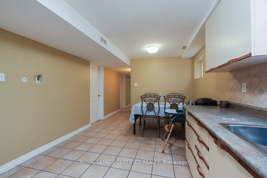 Photo 32 of 26 Madrid Crescent, Brampton, Central Park — HOMEH