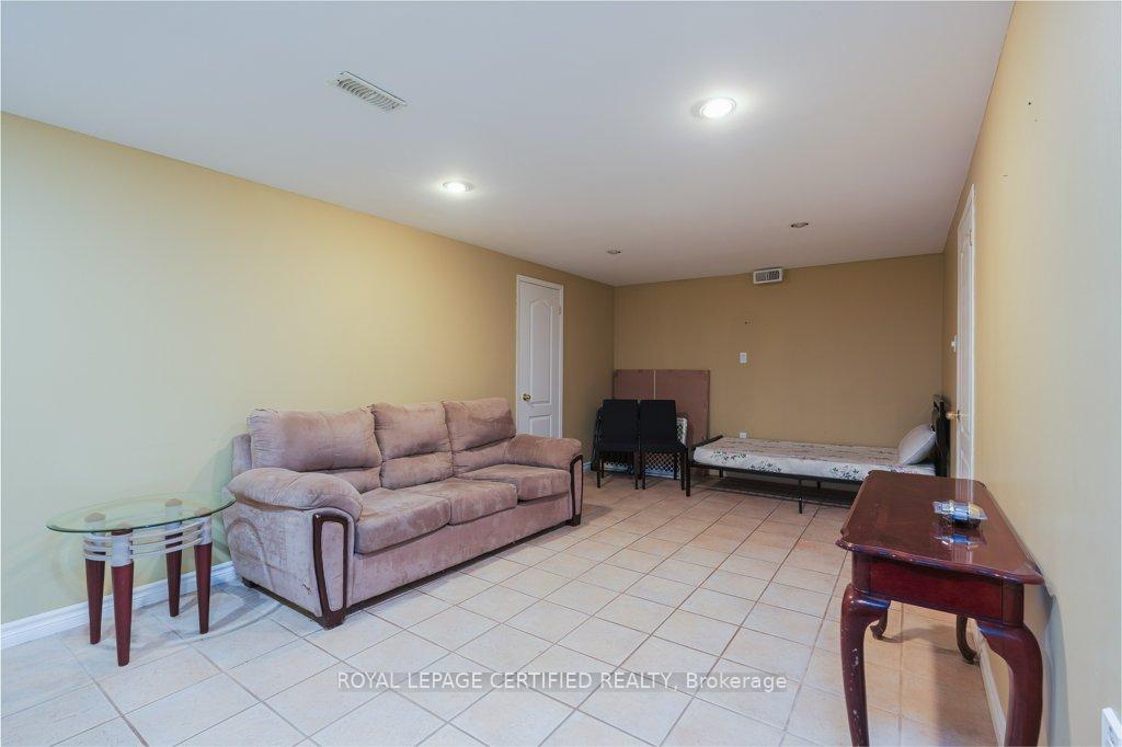 Photo 33 of 26 Madrid Crescent, Brampton, Central Park — HOMEH