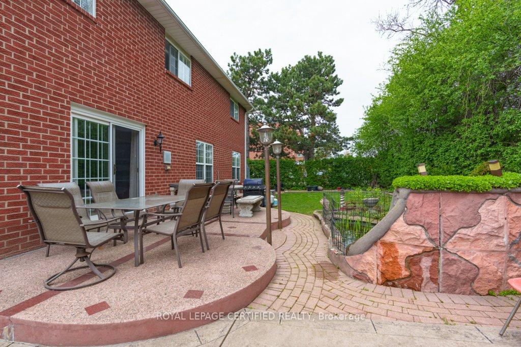Photo 39 of 26 Madrid Crescent, Brampton, Central Park — HOMEH