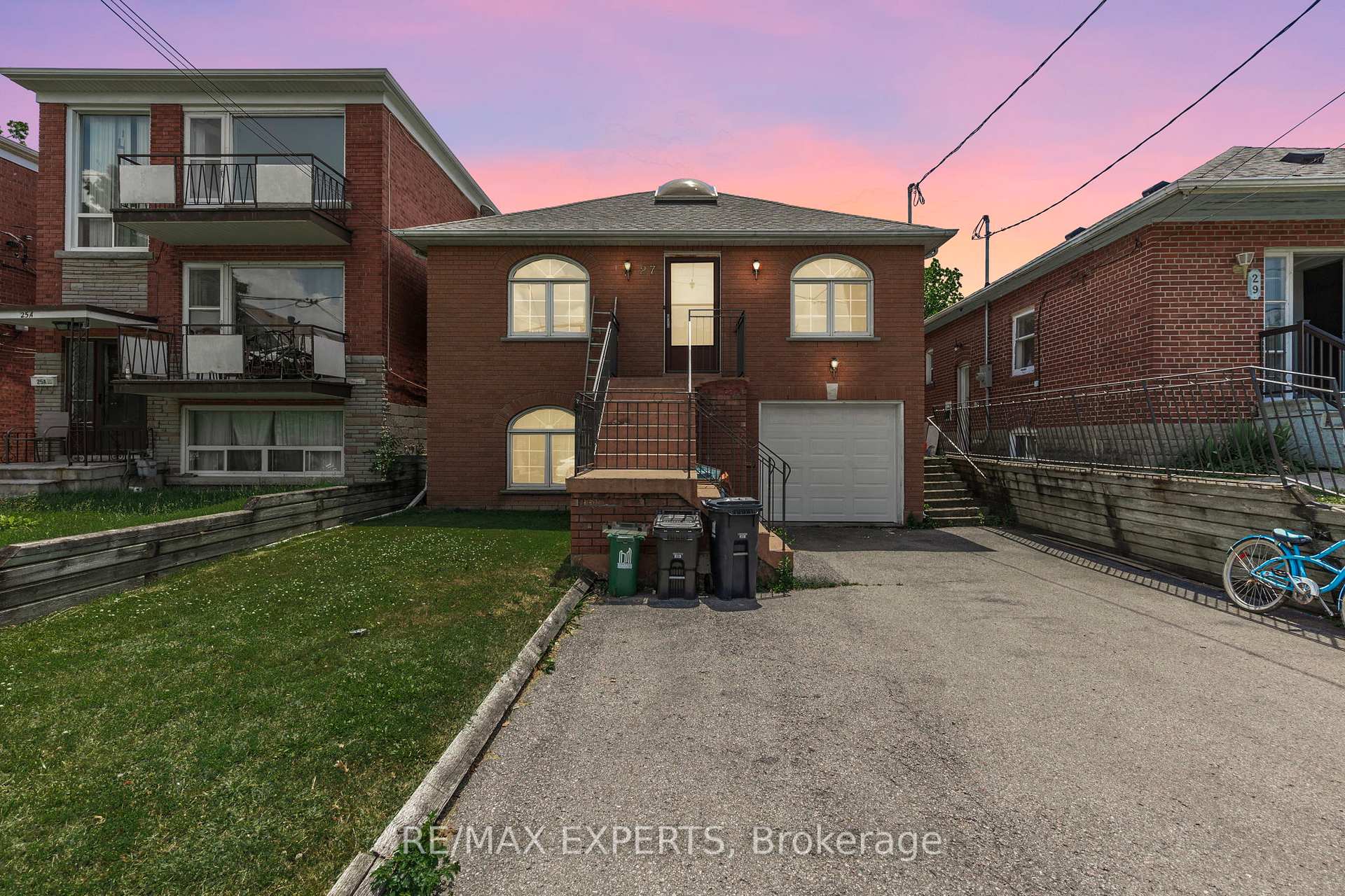 Front of 27 Venn Crescent