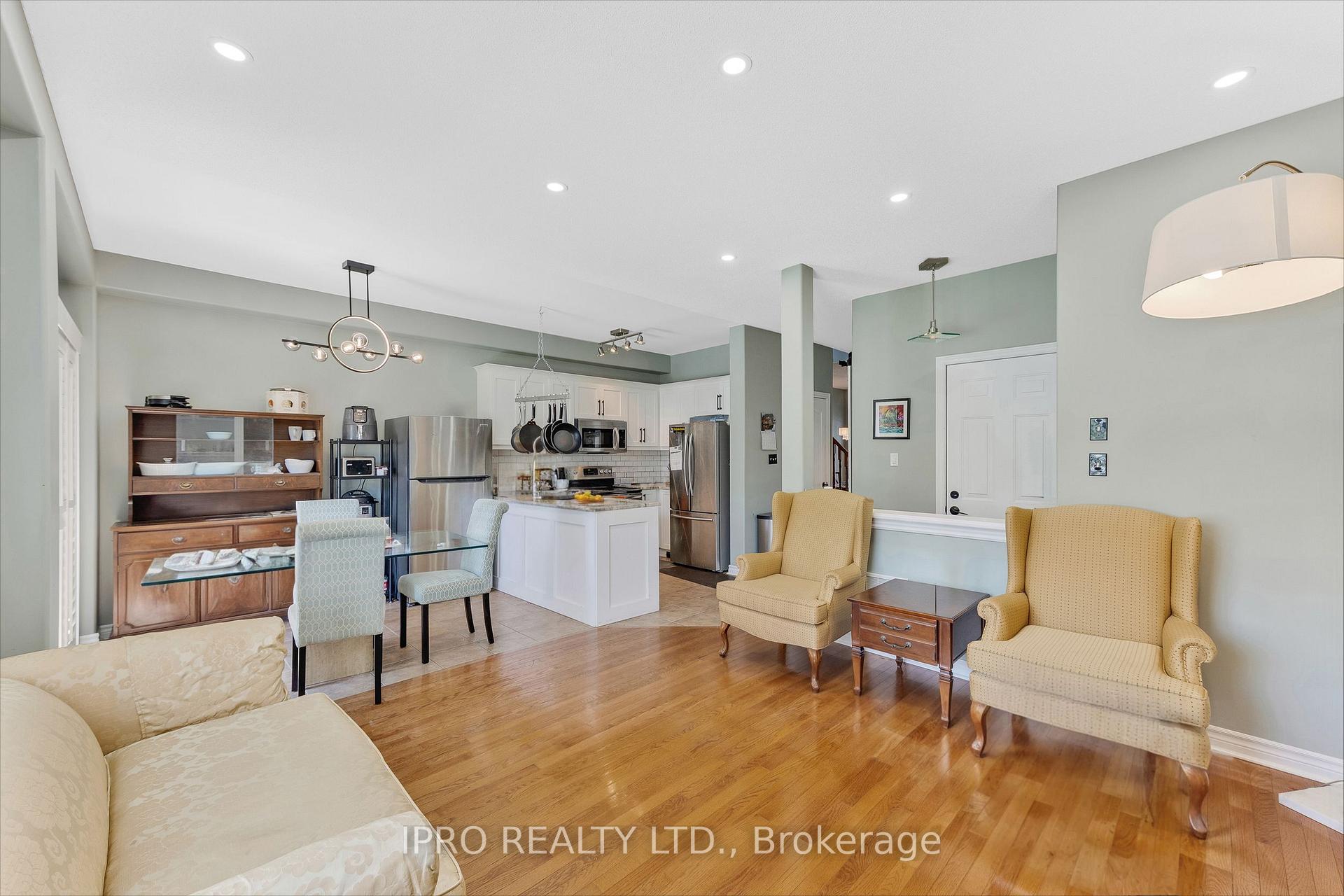 Photo 9 of 15 Connaught Lane, Barrie, Innis-Shore — HOMEH