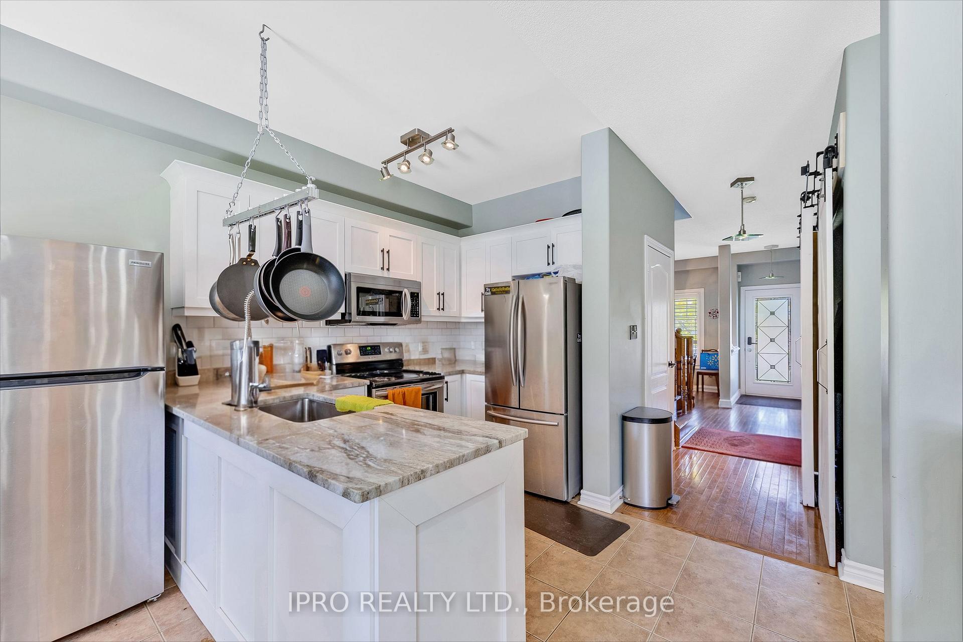 Photo 14 of 15 Connaught Lane, Barrie, Innis-Shore — HOMEH