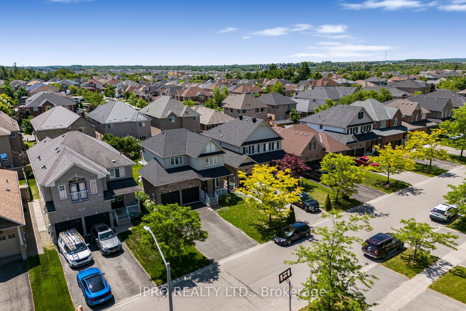 Photo 38 of 15 Connaught Lane, Barrie, Innis-Shore — HOMEH