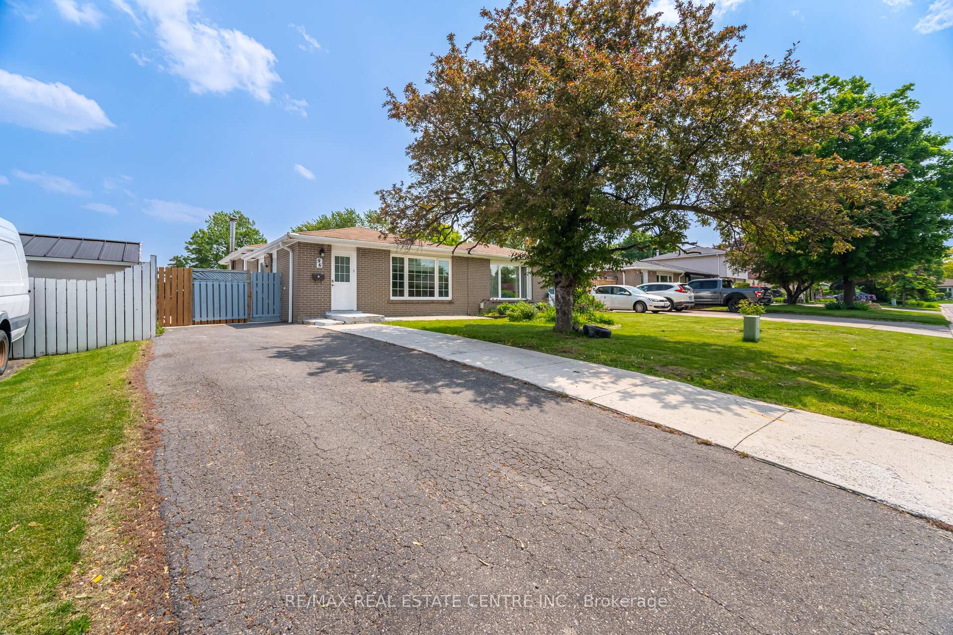Photo 2 of 96 Fallingdale Crescent, Brampton, Southgate — HOMEH
