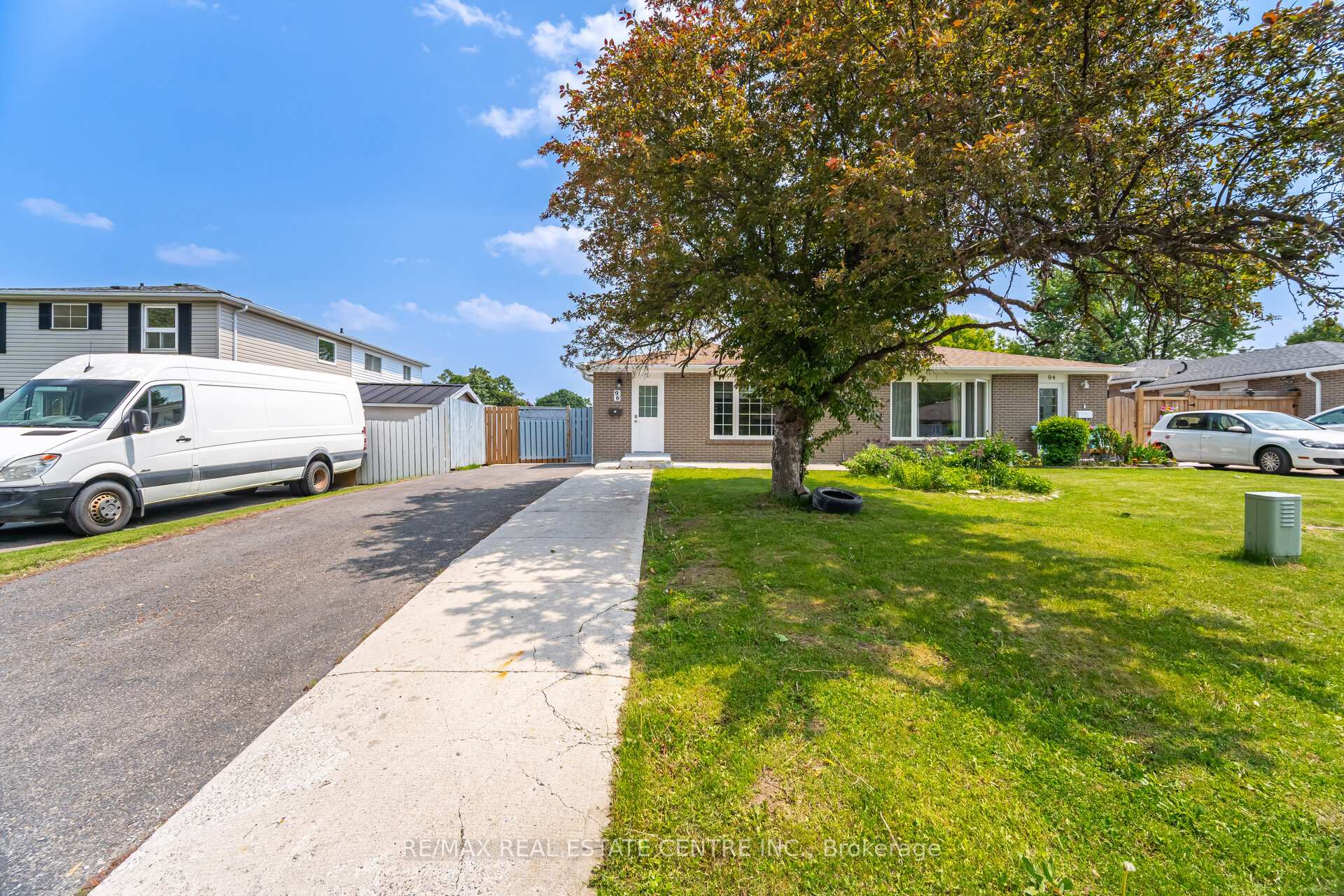 Photo 5 of 96 Fallingdale Crescent, Brampton, Southgate — HOMEH