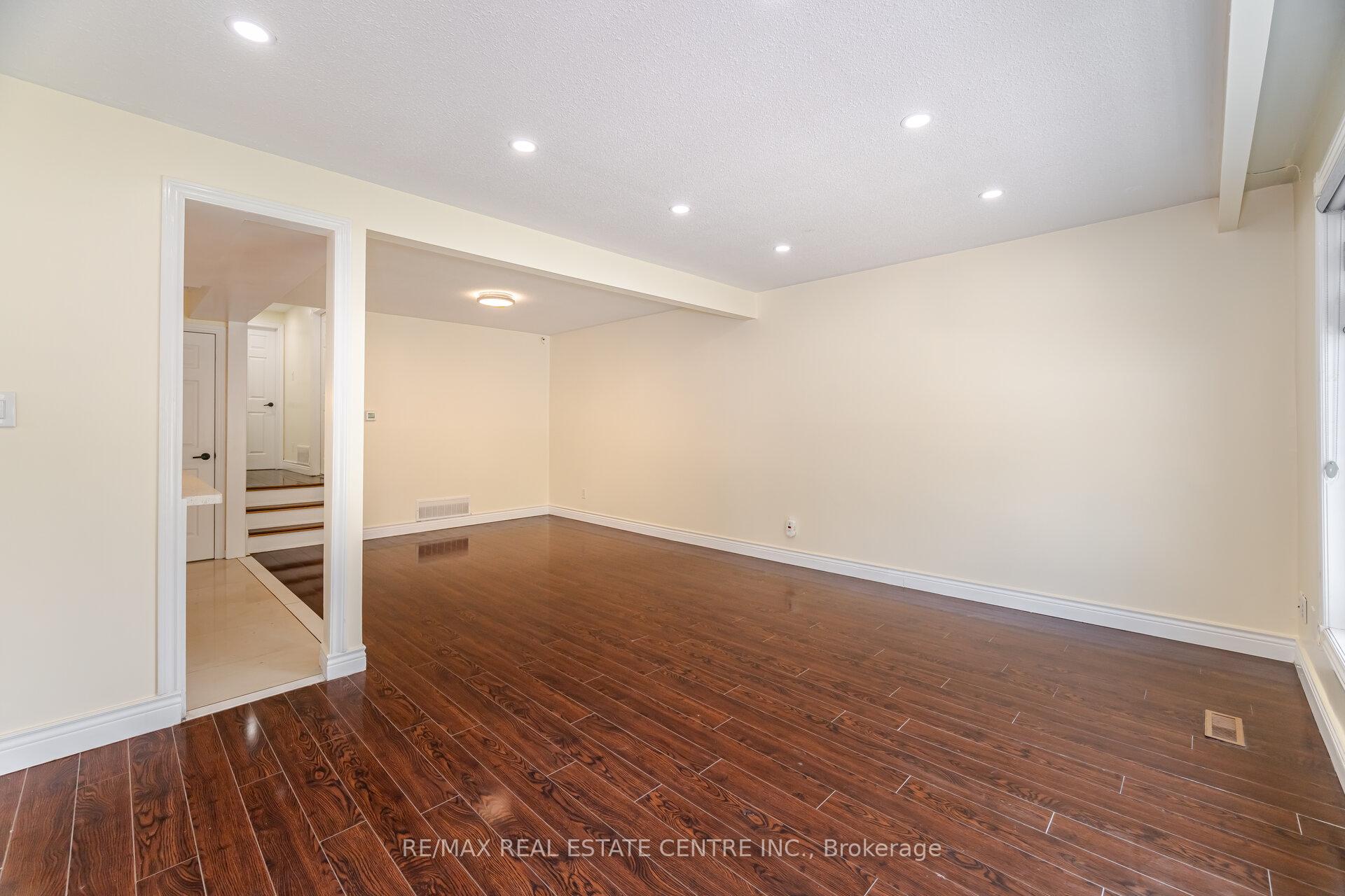 Photo 11 of 96 Fallingdale Crescent, Brampton, Southgate — HOMEH