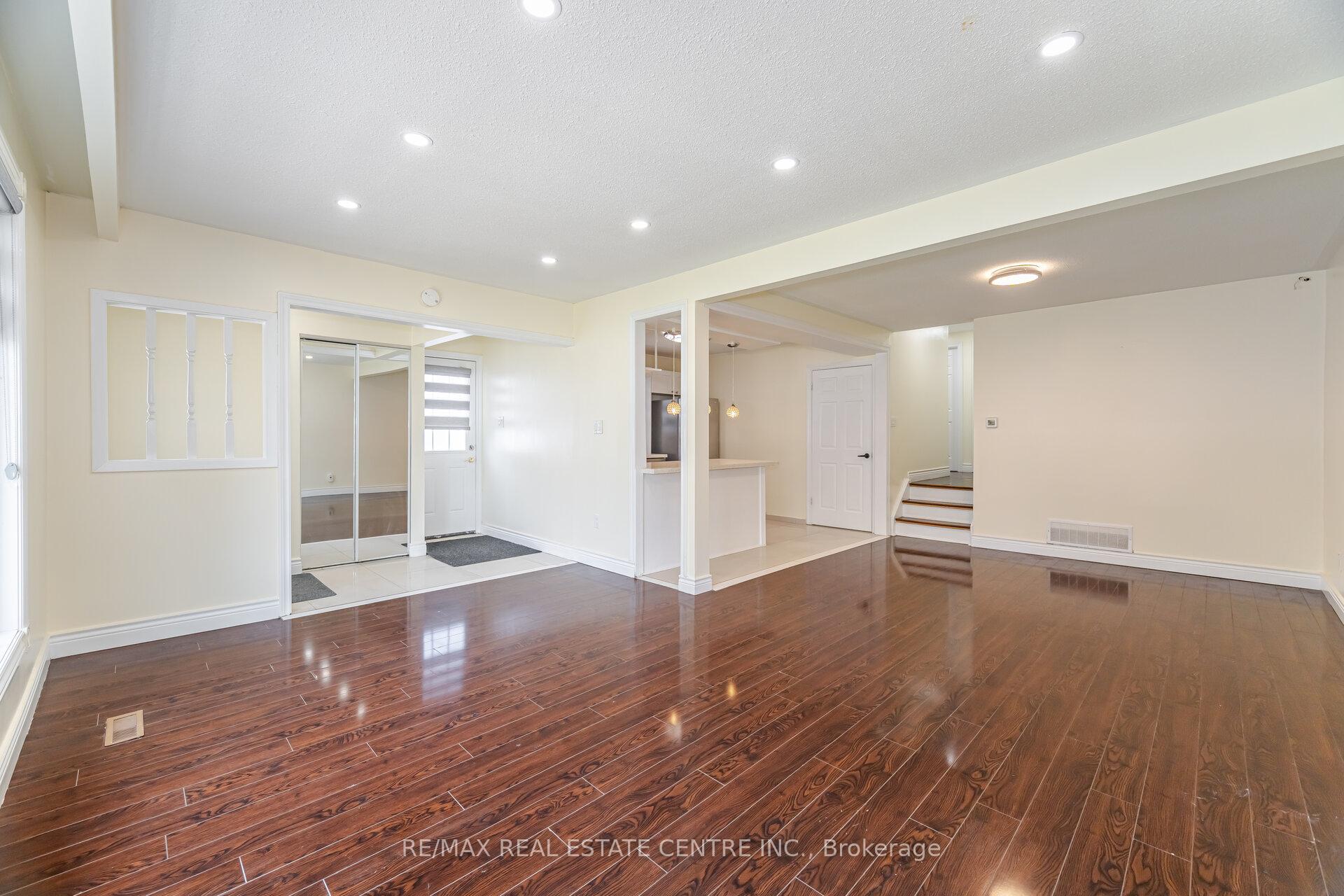 Photo 12 of 96 Fallingdale Crescent, Brampton, Southgate — HOMEH
