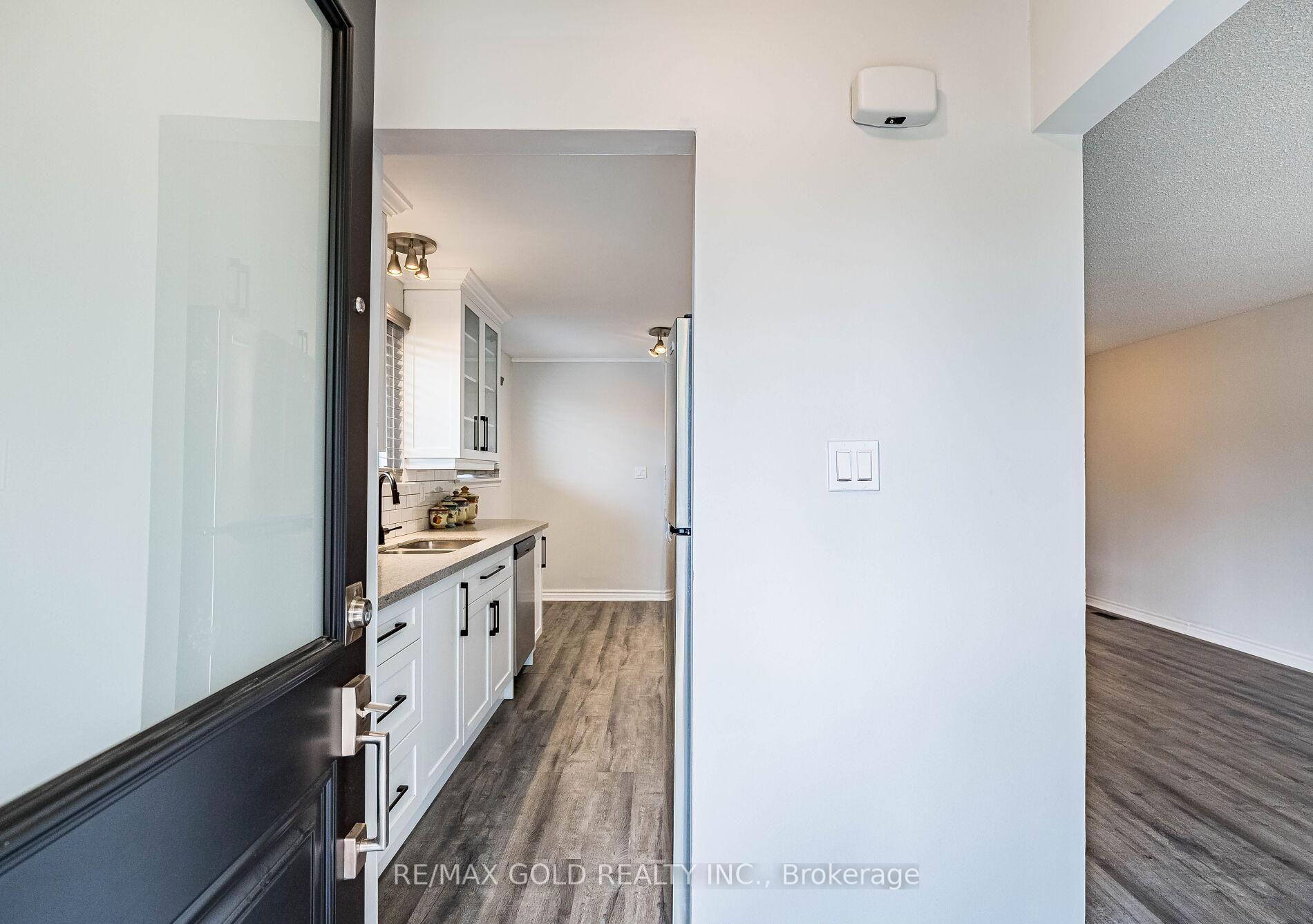 Photo 5 of 55 Greenwood Crescent, Brampton, Northgate — HOMEH