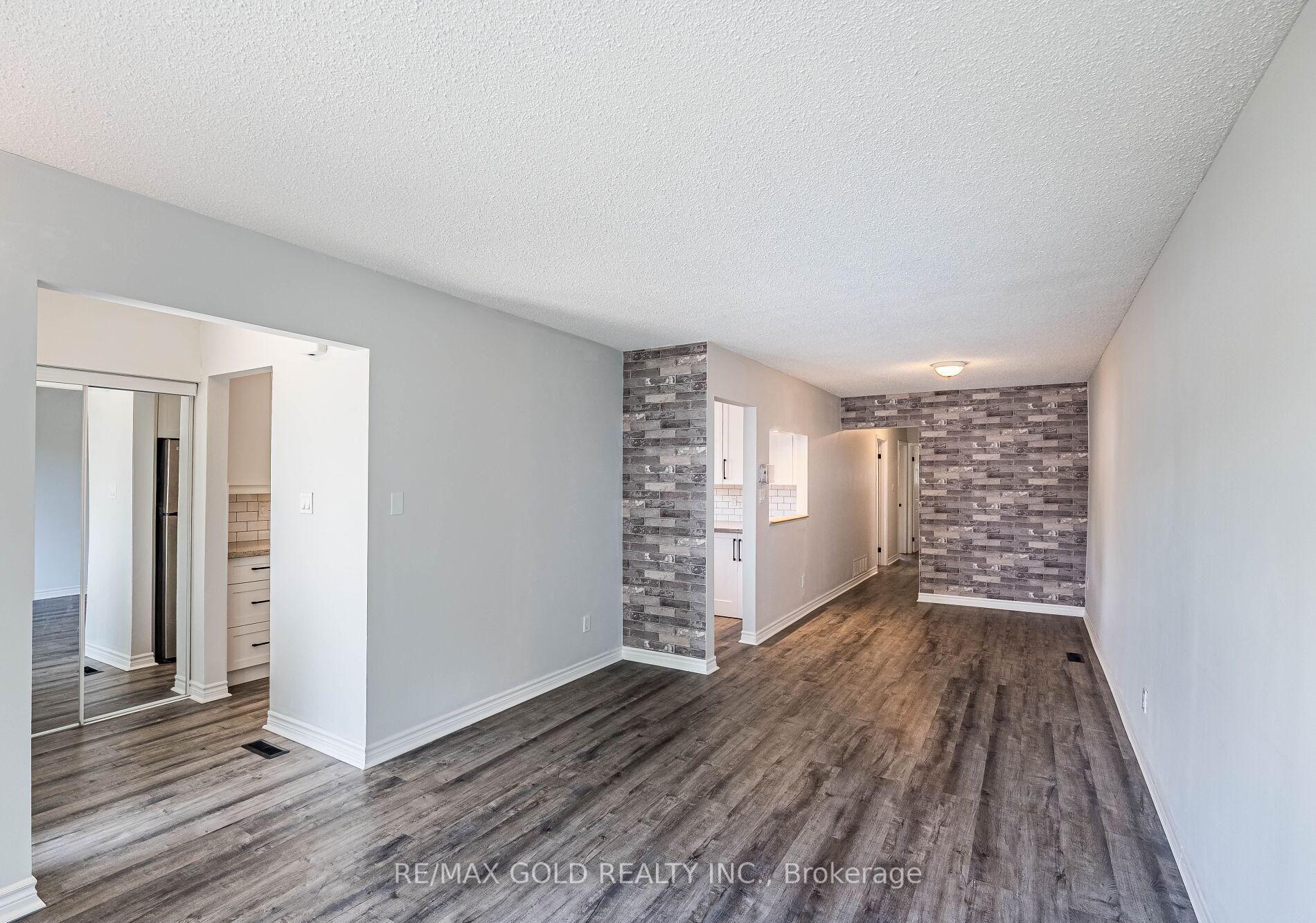 Photo 3 of 55 Greenwood Crescent, Brampton, Northgate — HOMEH