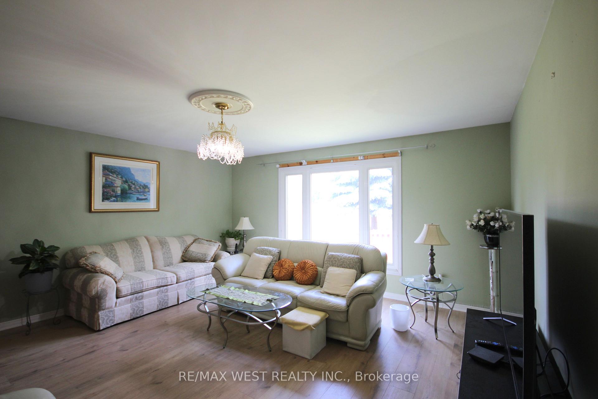 Photo 17 of 91 Simmons Boulevard, Brampton, Madoc — HOMEH