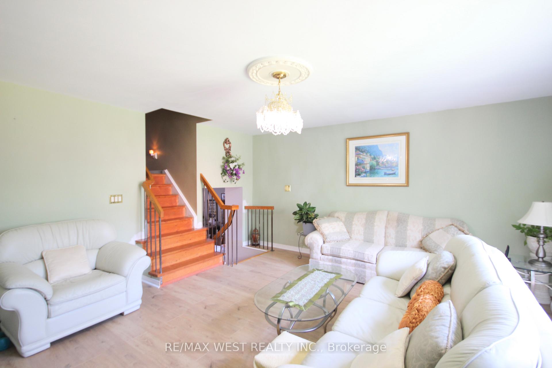 Photo 18 of 91 Simmons Boulevard, Brampton, Madoc — HOMEH