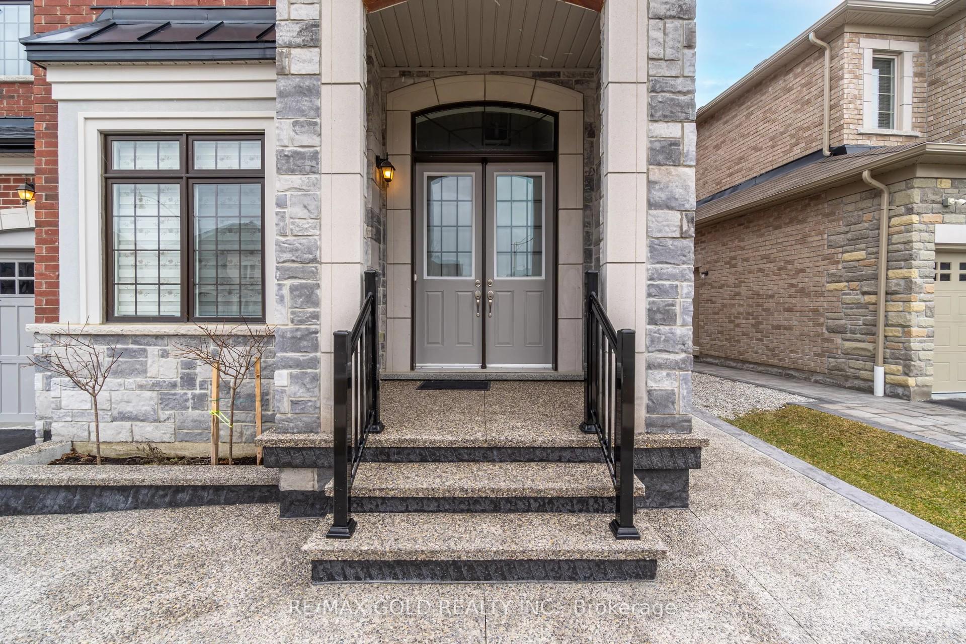 Photo 2 of 11 Carl Finlay Drive, Brampton, Toronto Gore Rural Estate — HOMEH
