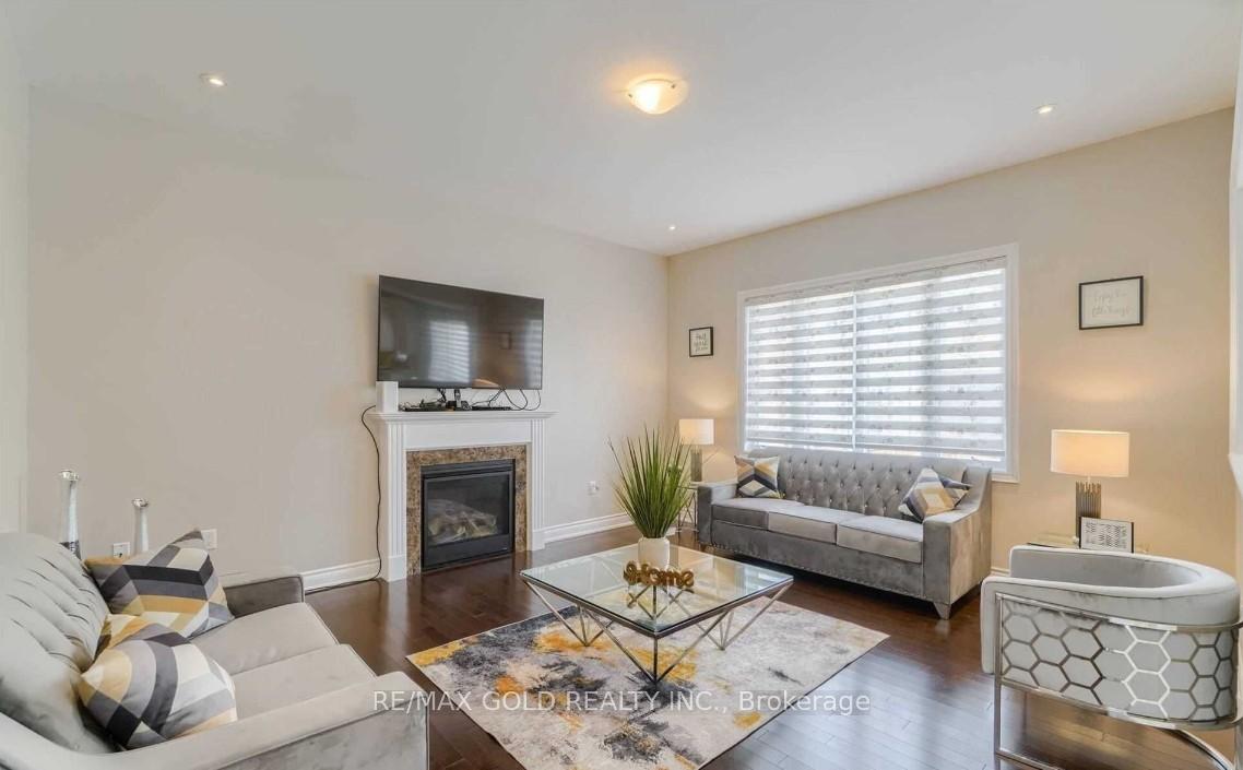 Photo 4 of 11 Carl Finlay Drive, Brampton, Toronto Gore Rural Estate — HOMEH
