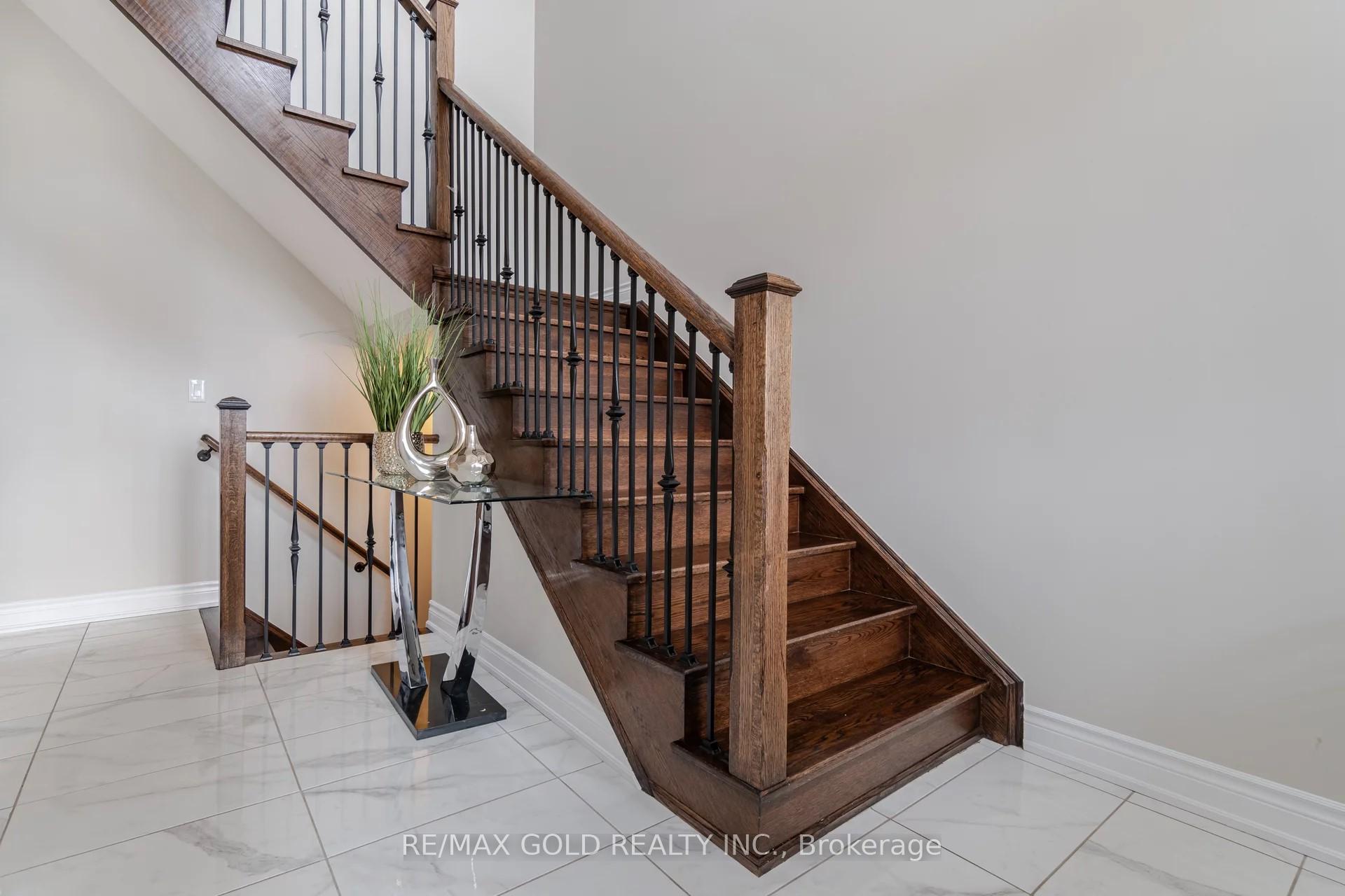 Photo 17 of 11 Carl Finlay Drive, Brampton, Toronto Gore Rural Estate — HOMEH