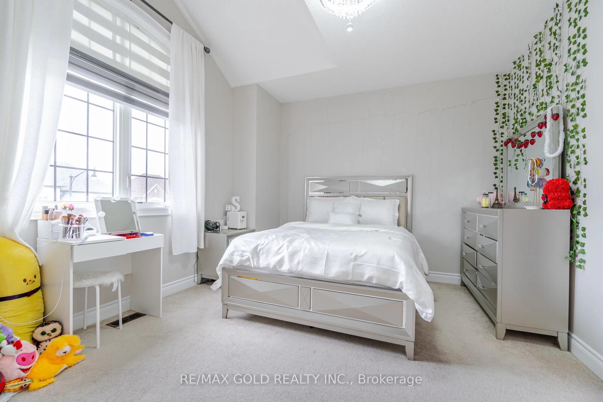Photo 16 of 11 Carl Finlay Drive, Brampton, Toronto Gore Rural Estate — HOMEH