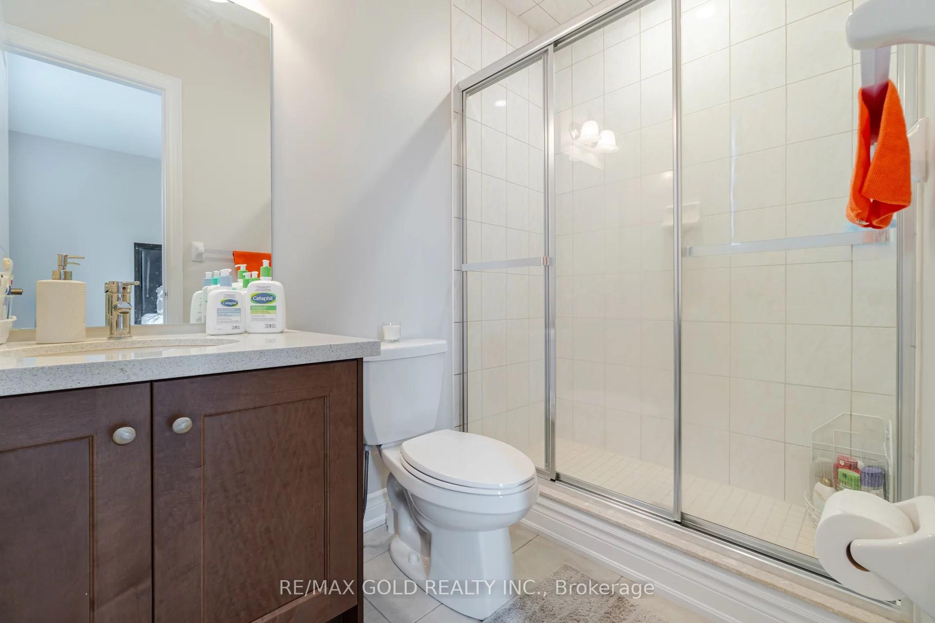 Photo 14 of 11 Carl Finlay Drive, Brampton, Toronto Gore Rural Estate — HOMEH