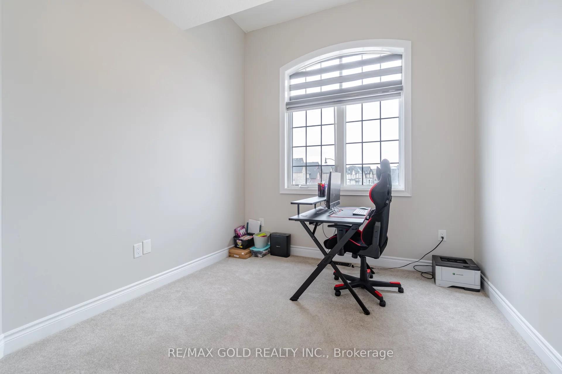 Photo 23 of 11 Carl Finlay Drive, Brampton, Toronto Gore Rural Estate — HOMEH