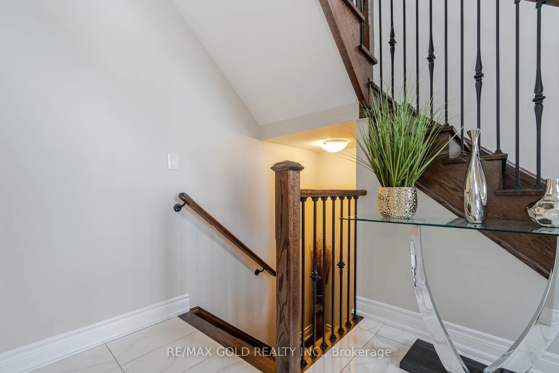 Photo 19 of 11 Carl Finlay Drive, Brampton, Toronto Gore Rural Estate — HOMEH