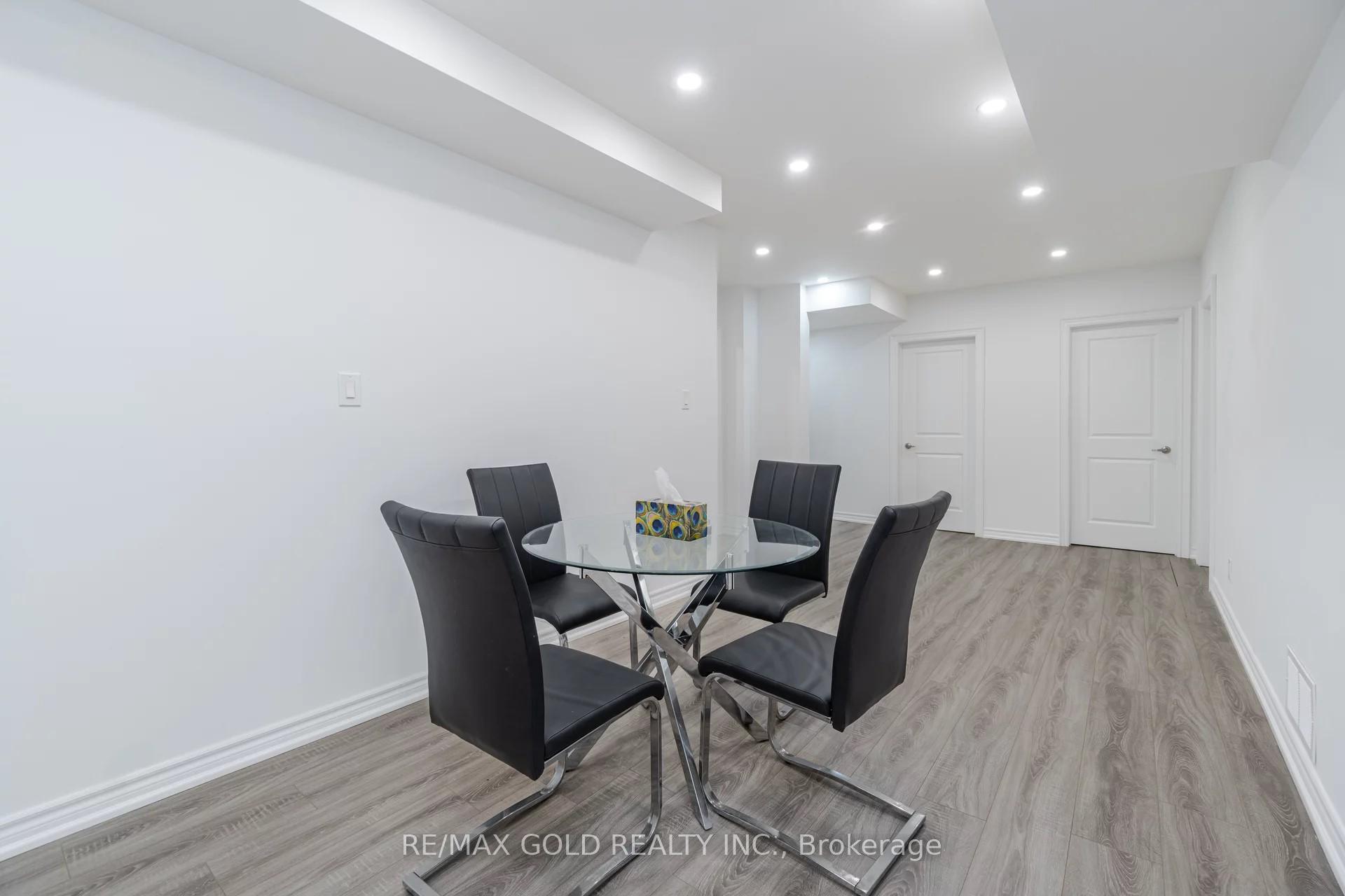 Photo 21 of 11 Carl Finlay Drive, Brampton, Toronto Gore Rural Estate — HOMEH