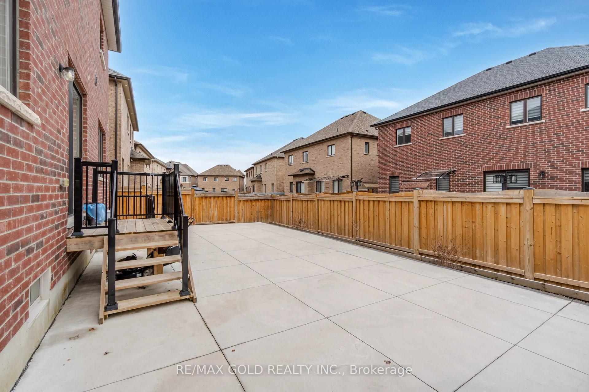 Photo 26 of 11 Carl Finlay Drive, Brampton, Toronto Gore Rural Estate — HOMEH
