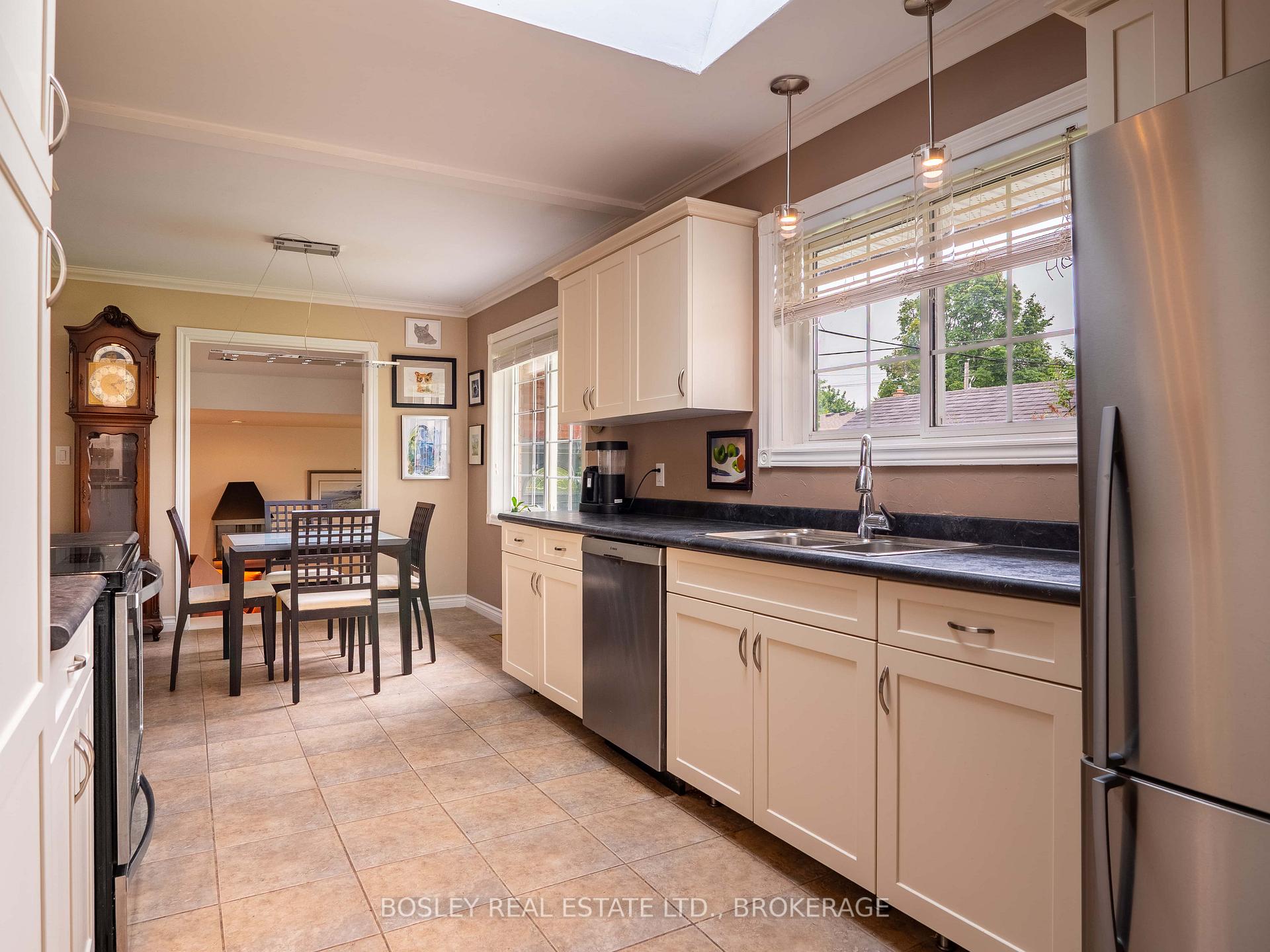 Photo 13 of 28 Kilbourne Crescent, St. Catharines, Bunting/Linwell — HOMEH