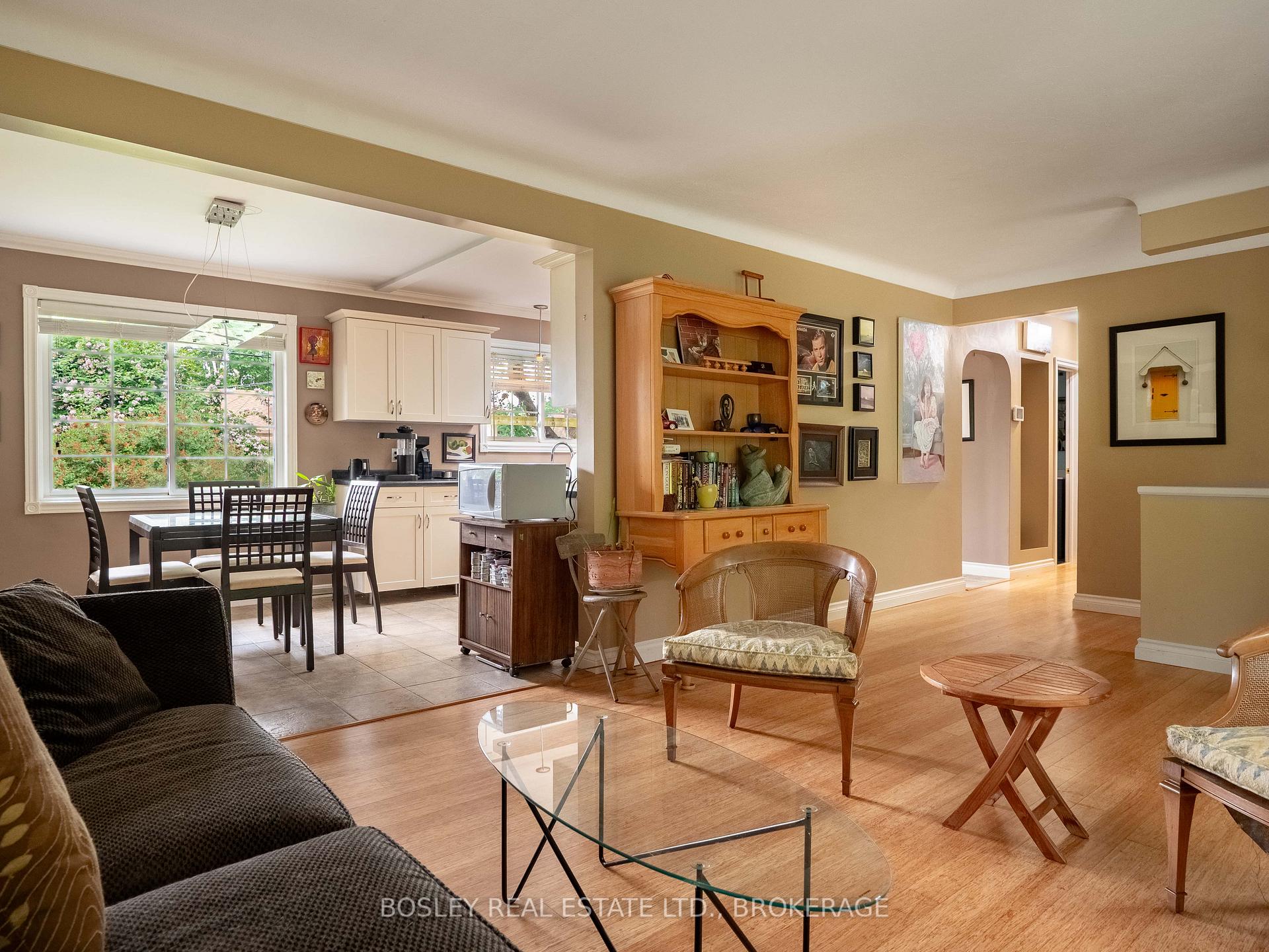 Photo 4 of 28 Kilbourne Crescent, St. Catharines, Bunting/Linwell — HOMEH