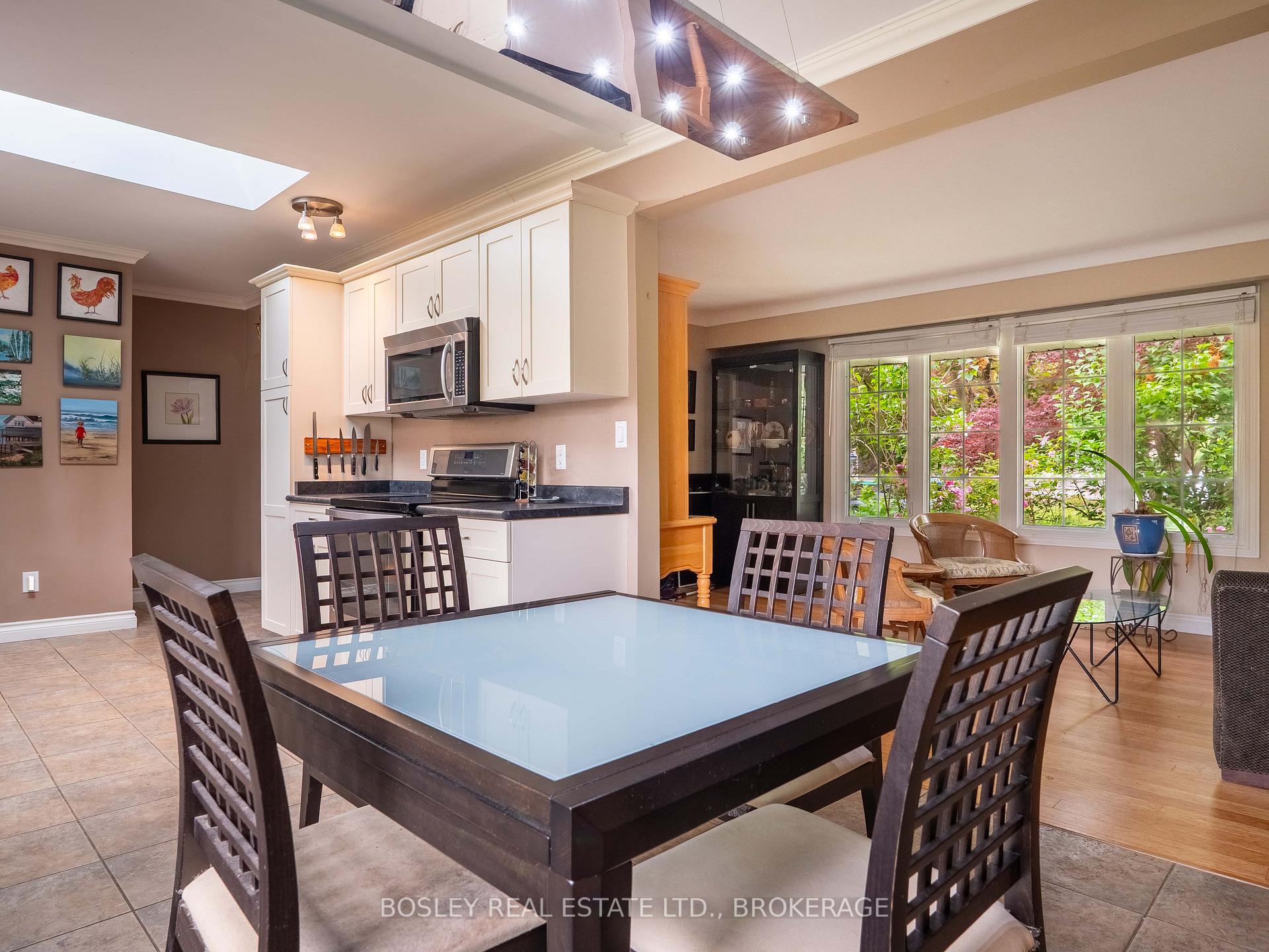 Photo 3 of 28 Kilbourne Crescent, St. Catharines, Bunting/Linwell — HOMEH