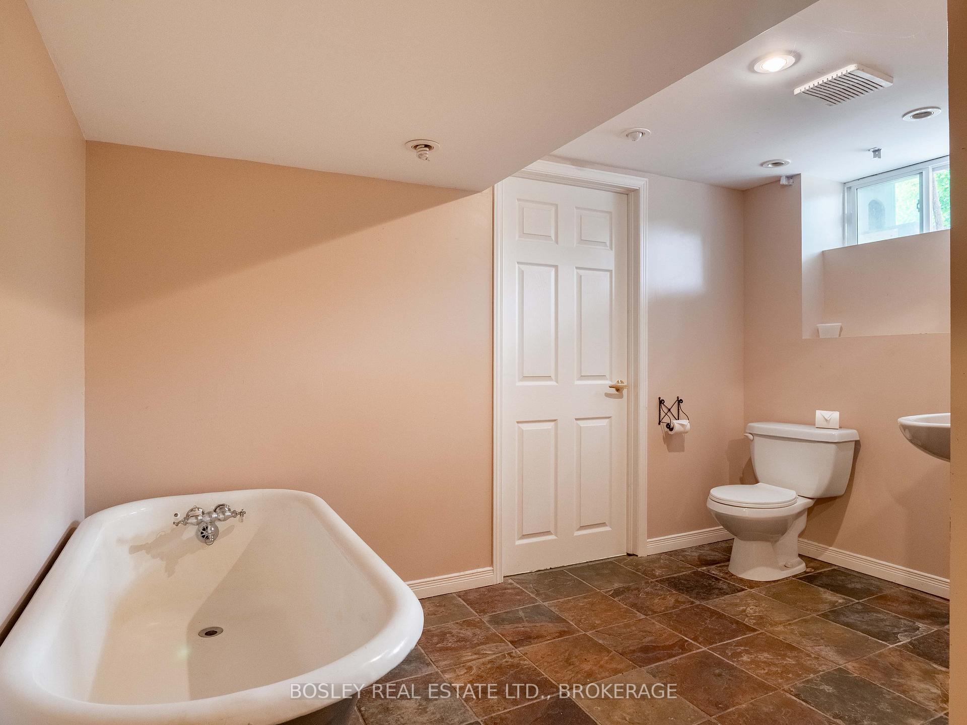 Photo 19 of 28 Kilbourne Crescent, St. Catharines, Bunting/Linwell — HOMEH