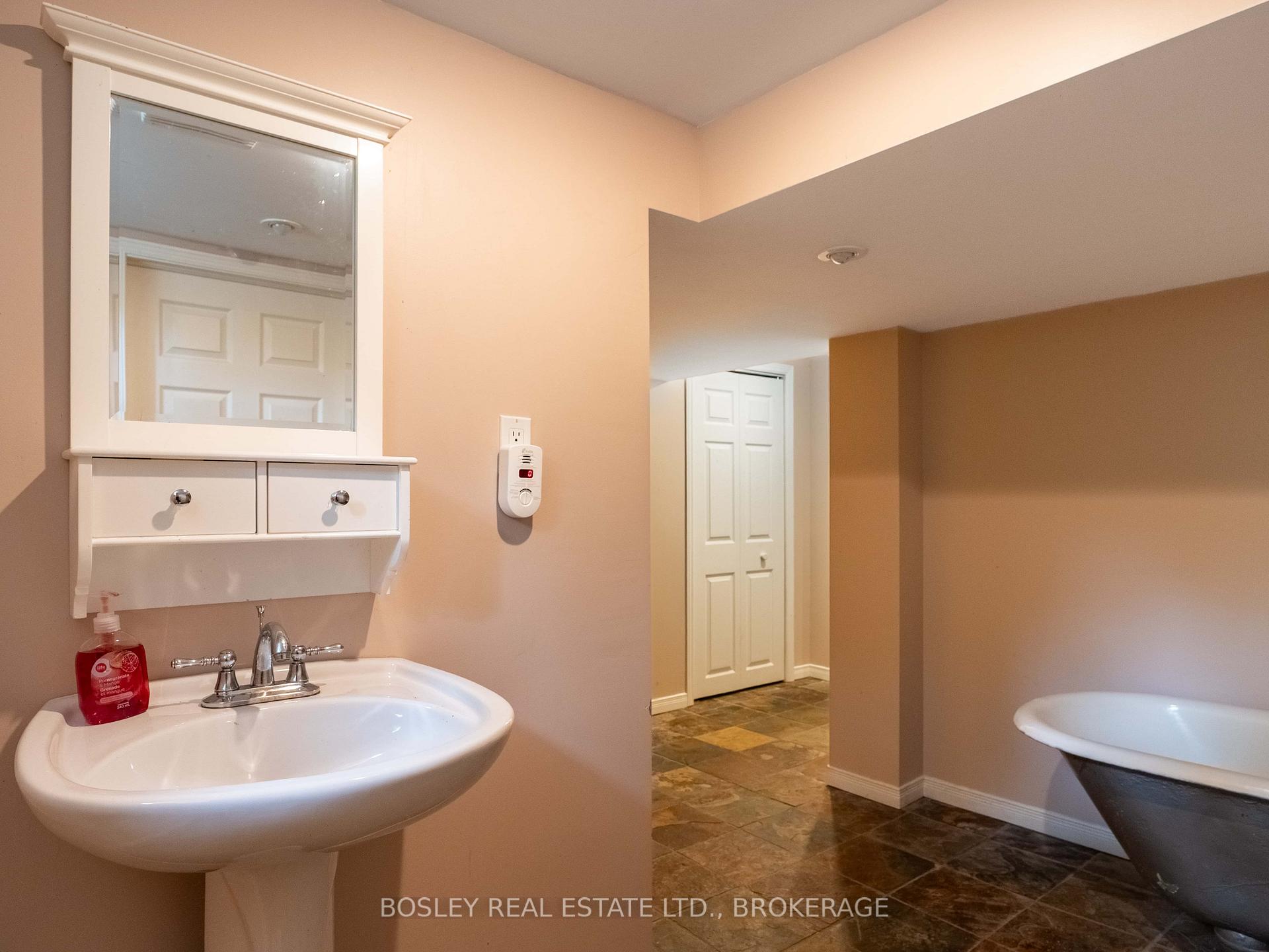 Photo 18 of 28 Kilbourne Crescent, St. Catharines, Bunting/Linwell — HOMEH