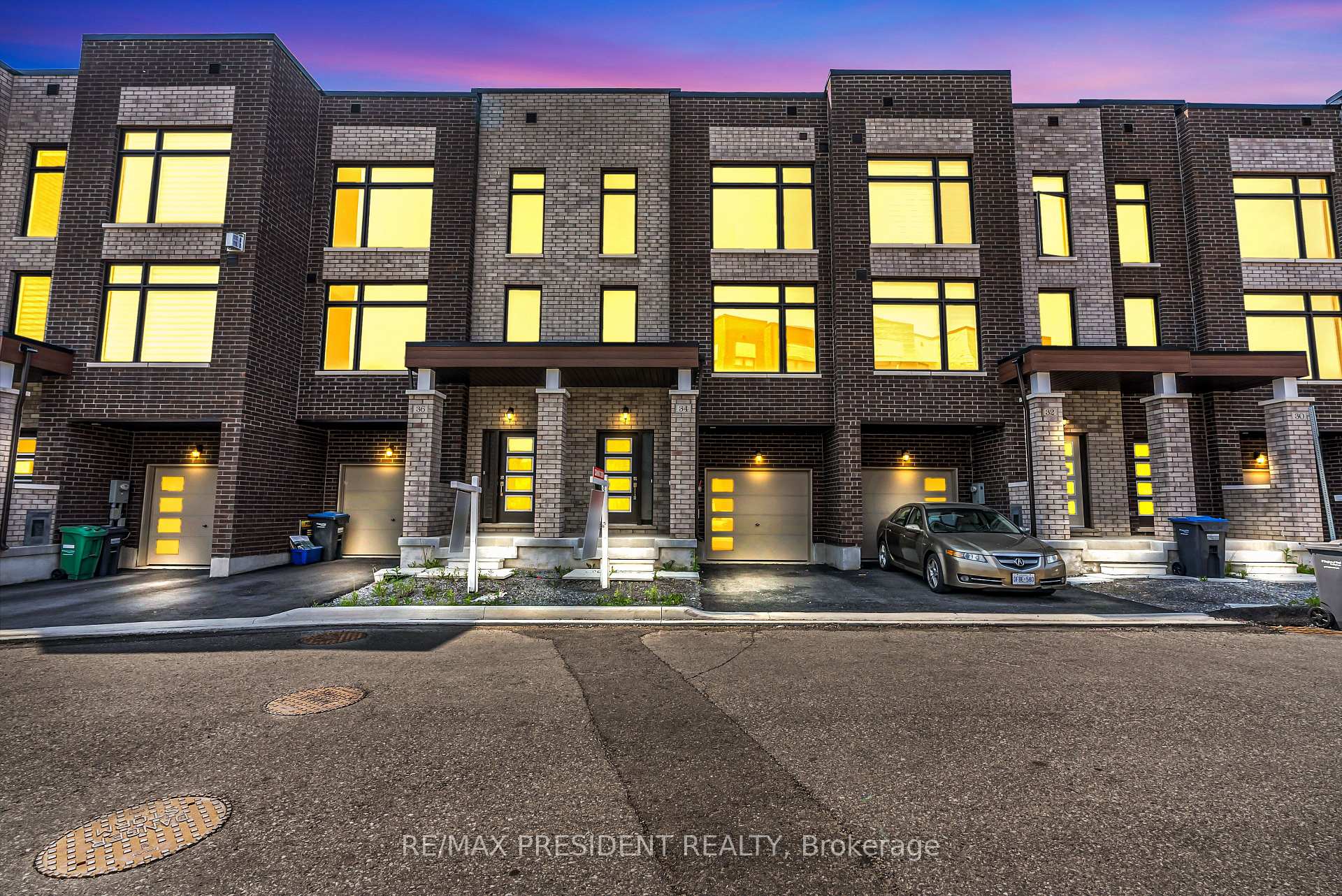 Front of 34 Queenpost Drive E