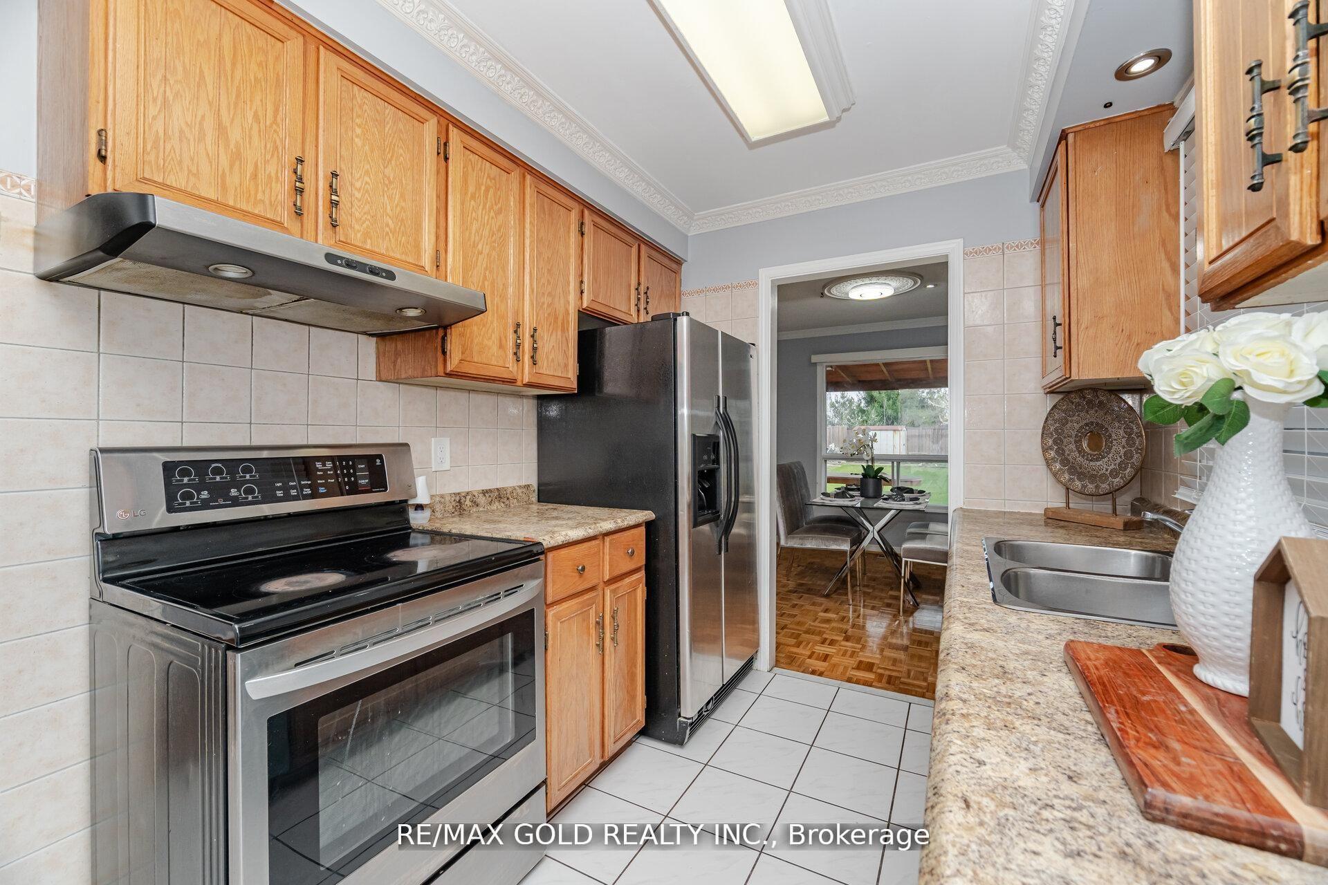 Photo 6 of 58 Kesteven Crescent, Brampton, Fletcher's Creek South — HOMEH