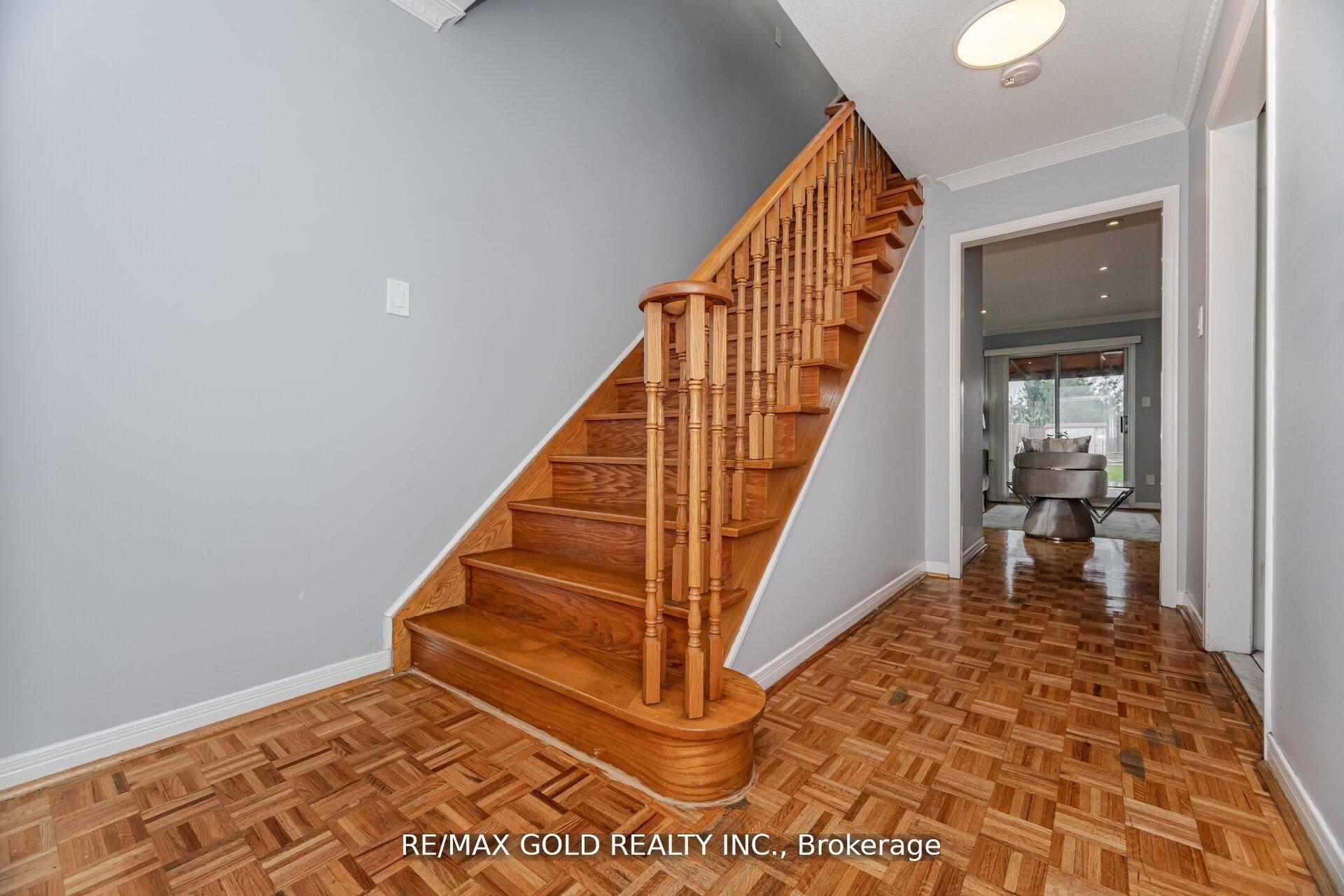 Photo 7 of 58 Kesteven Crescent, Brampton, Fletcher's Creek South — HOMEH