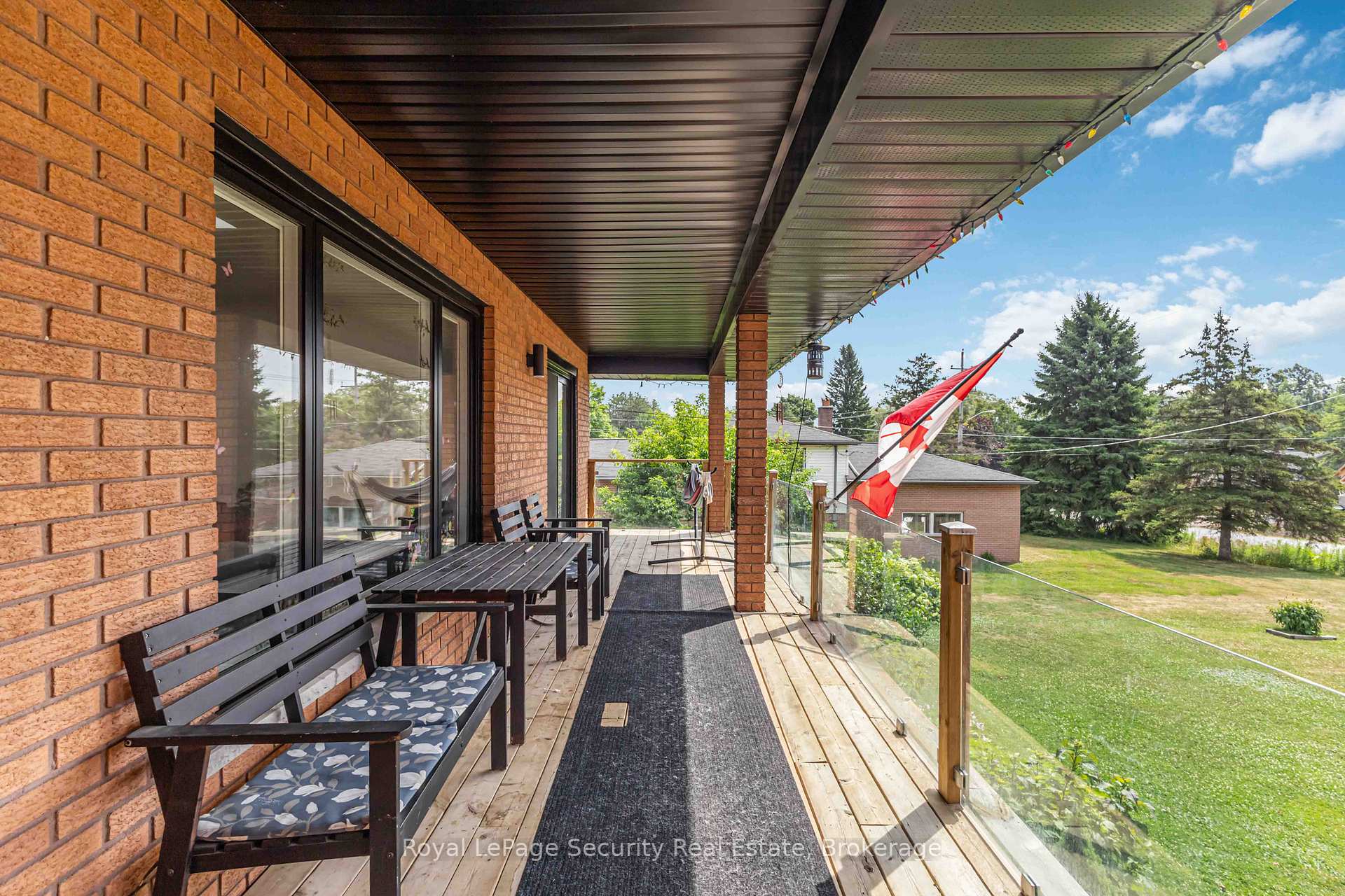 Photo 5 of 52 Young Street, Uxbridge — HOMEH