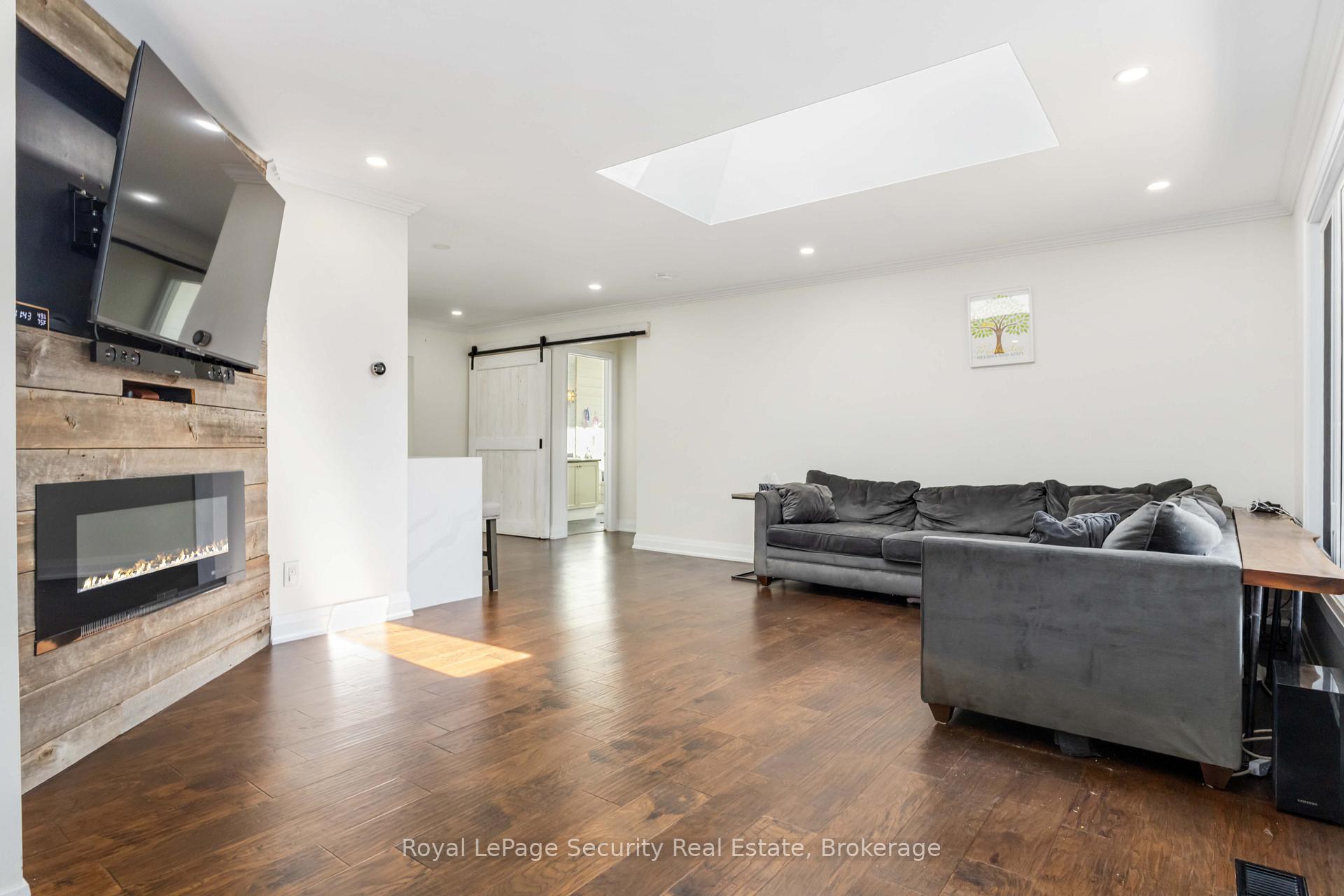 Photo 8 of 52 Young Street, Uxbridge — HOMEH