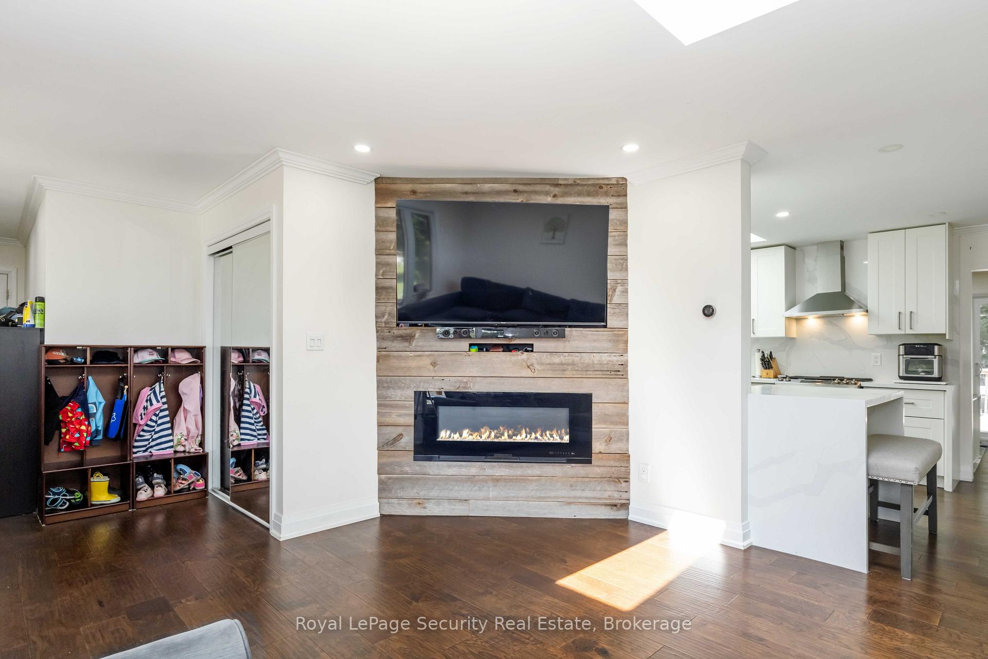 Photo 7 of 52 Young Street, Uxbridge — HOMEH